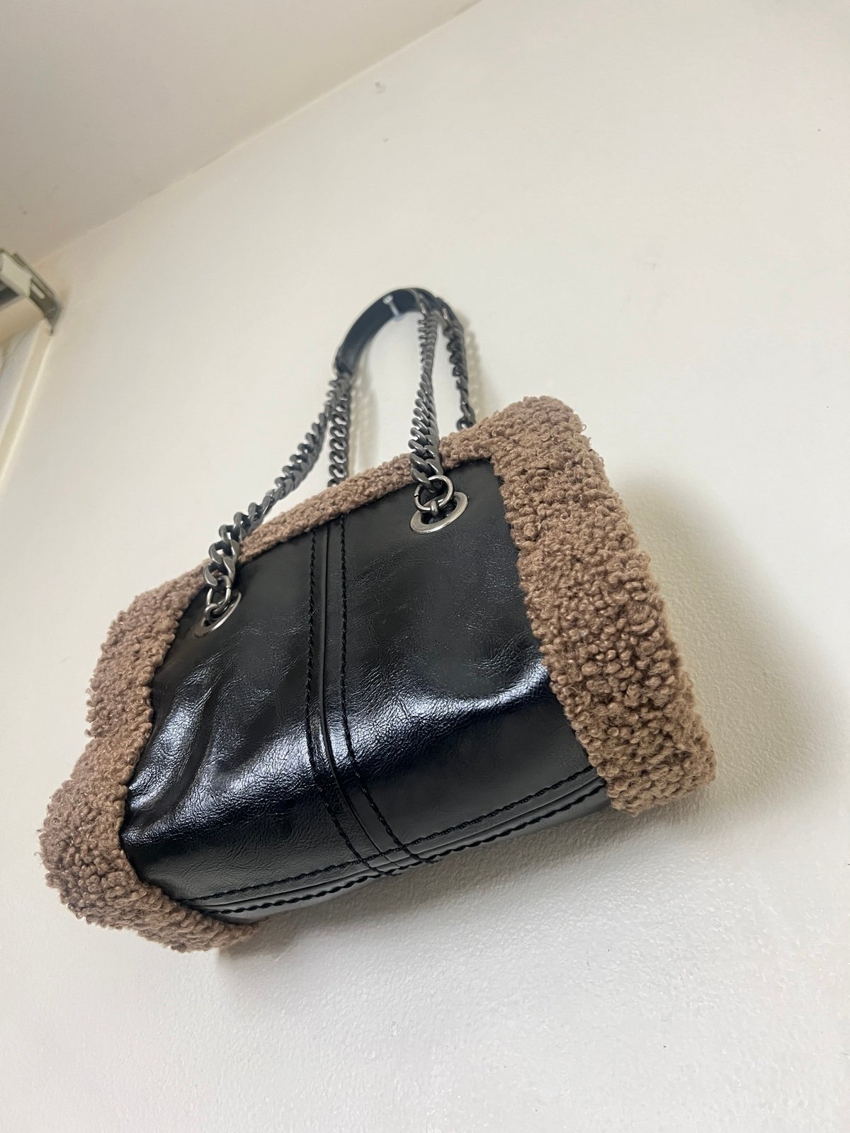 Zara Chain Strap shoulder bag with faux shearling edge Sz Small