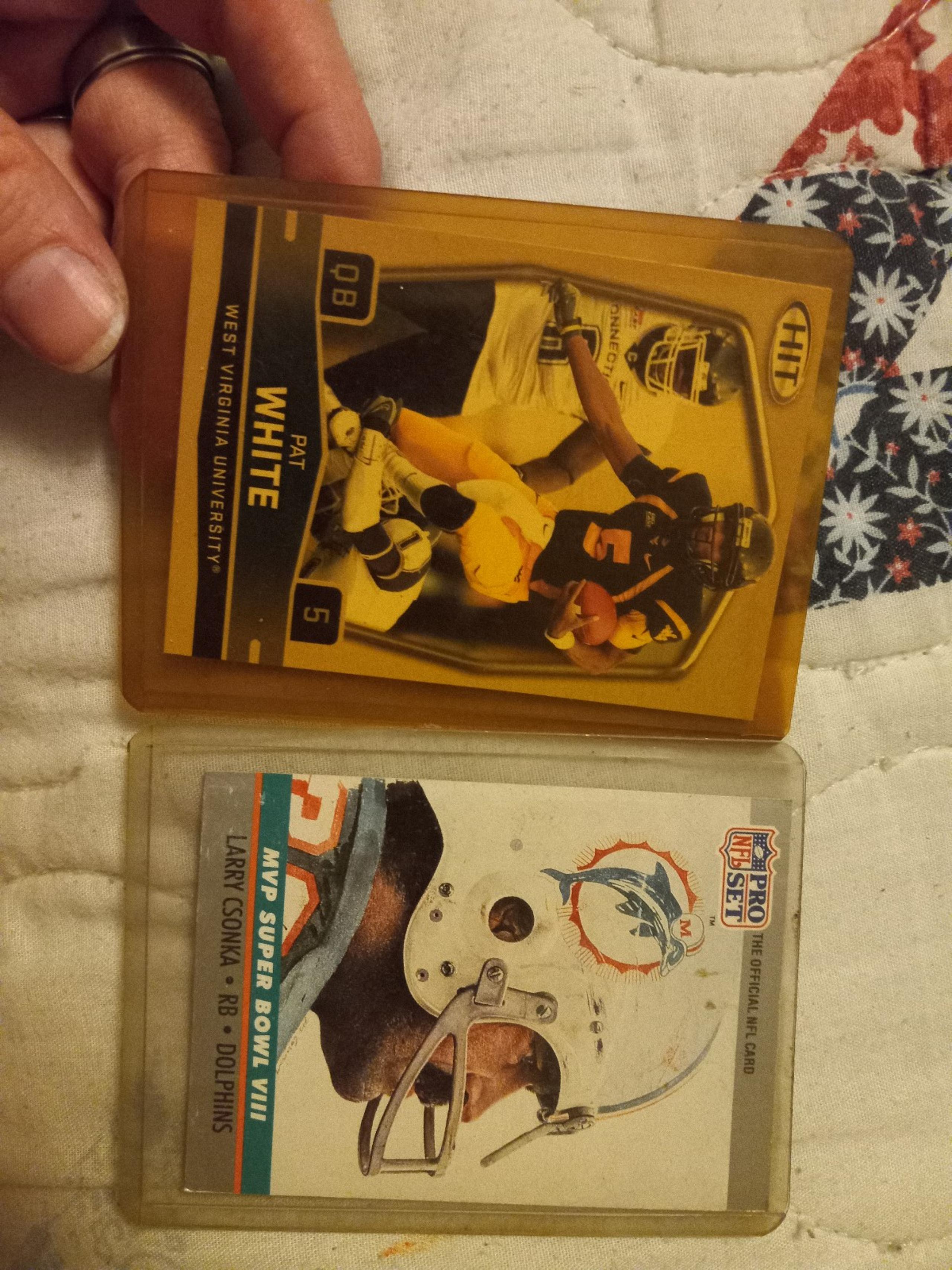 2 football cards