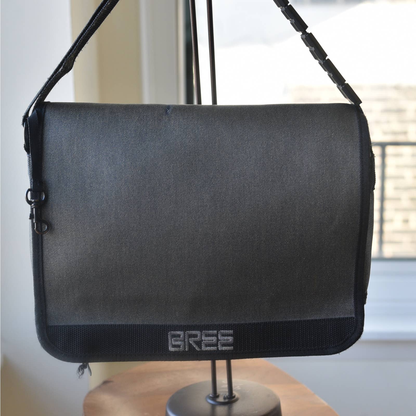 EUC Bree Messenger Bag