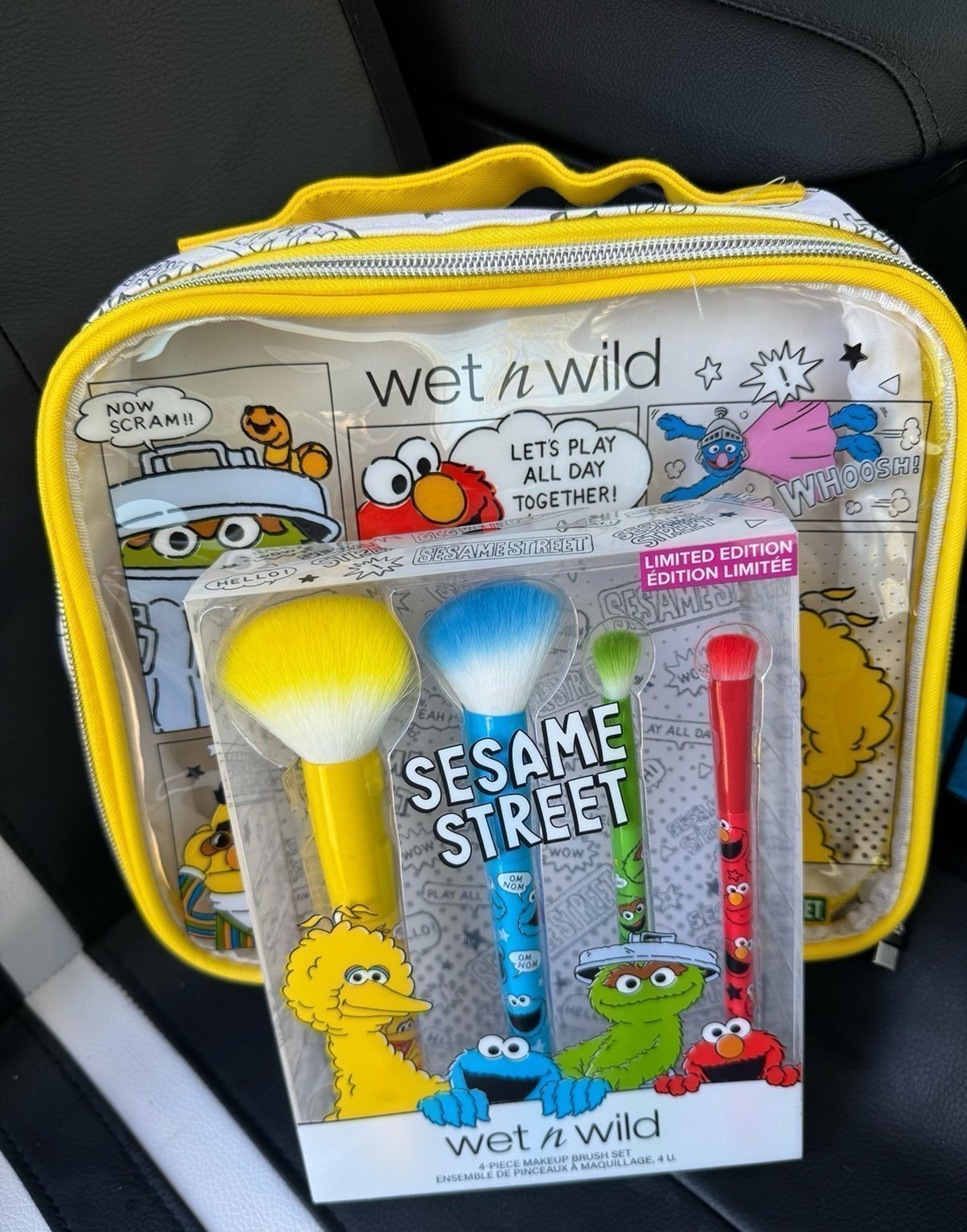 NWT WET N WILD Sesame Street LIMITED EDITION Makeup Brush Set/ Makeup Bag Bundle