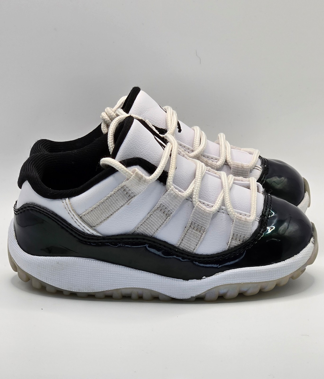 Nike Air Jordan 11 XI Retro Low Emerald White 505836 145 Toddler/Baby Size 7C