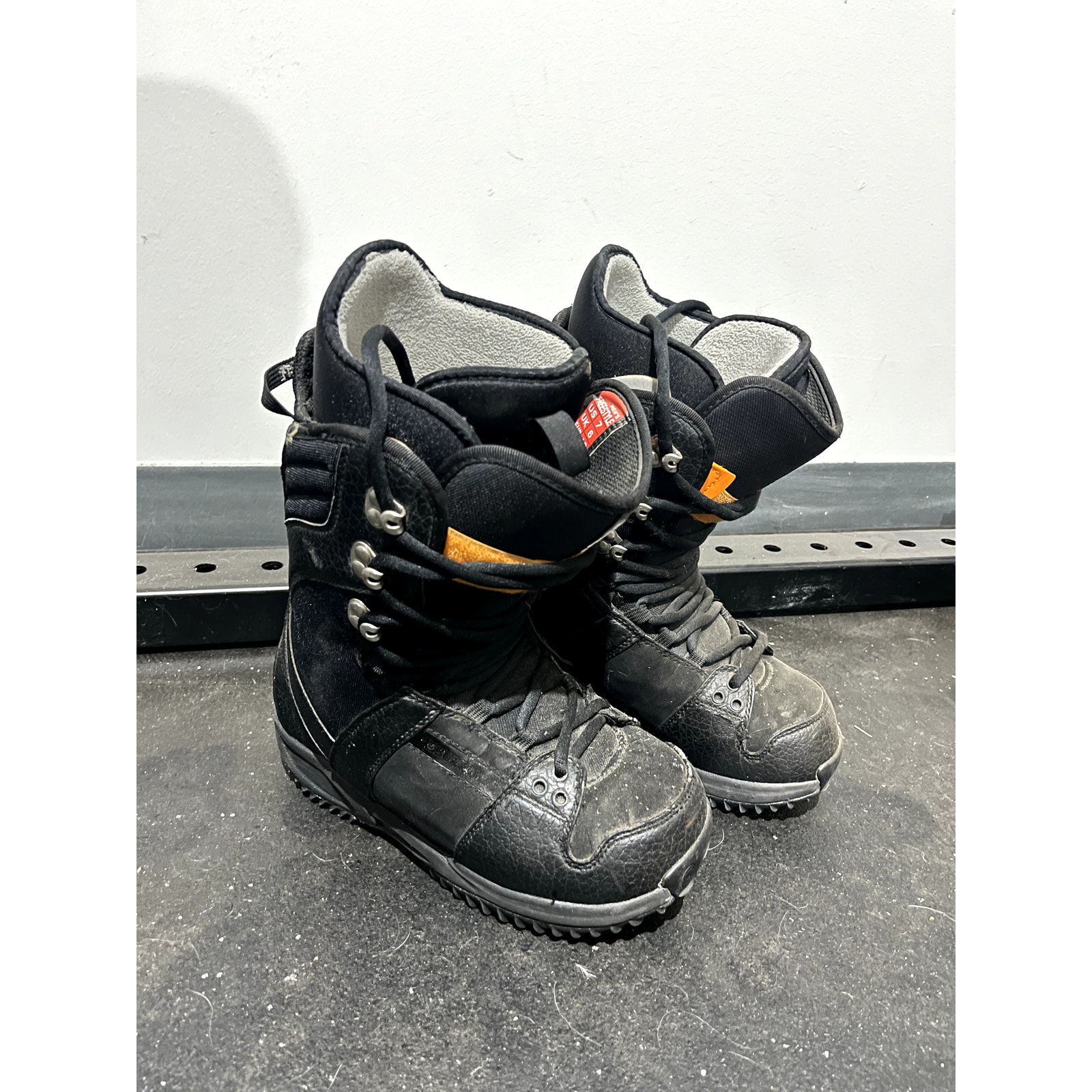 Burton Freestyle Men's Snowboard Boots US Size 7
