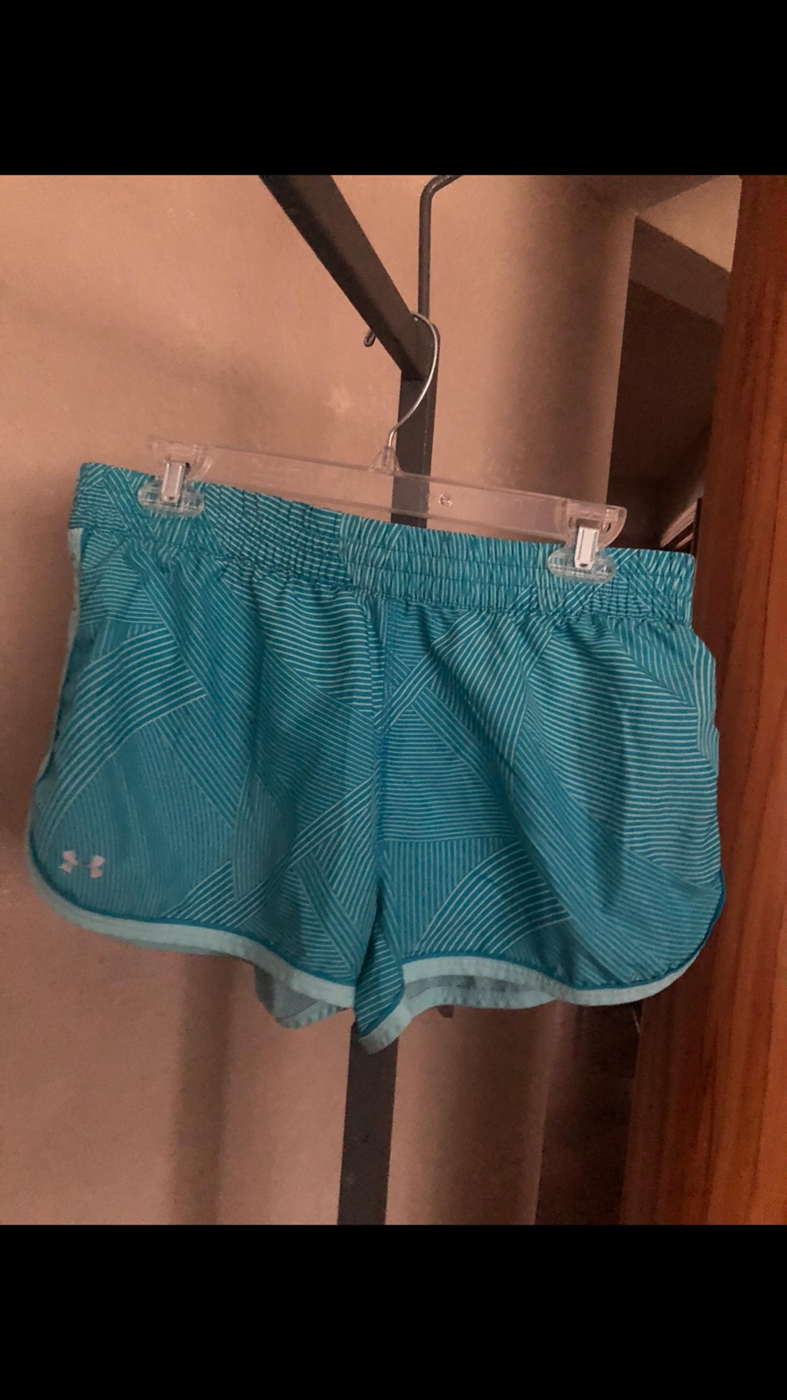 Womens Under Armour Active Shorts size M EUC Semi-Fitted Heat Gear