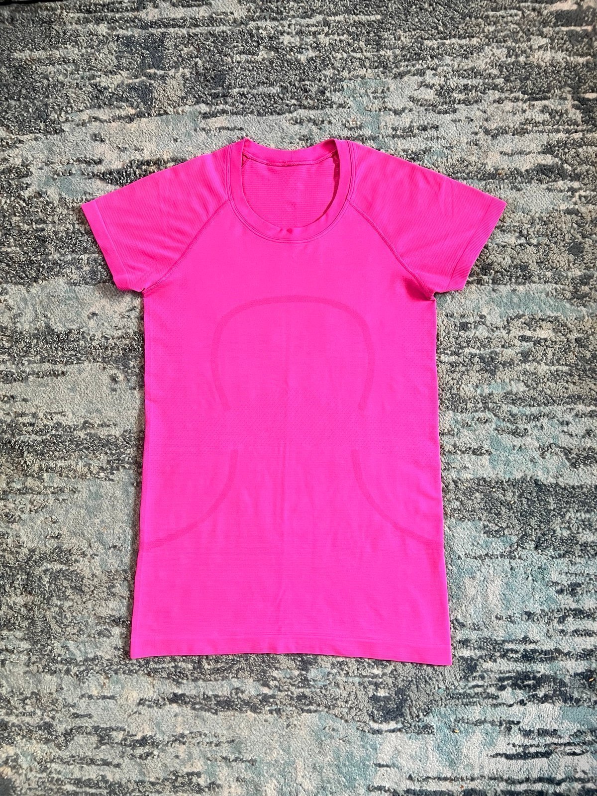 Lululemon Swiftly Tech Short Sleeve 2.0 Size 6 In Sonic Pink