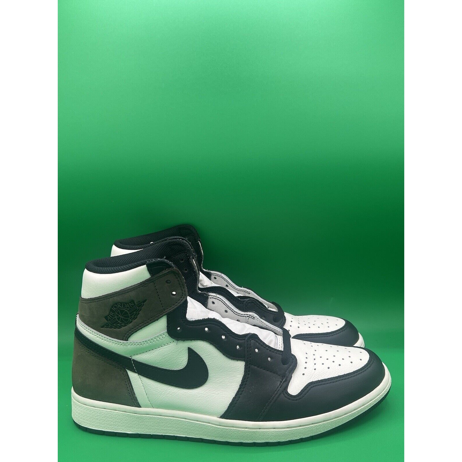 Air Jordan 1 Retro OG High “Dark Mocha” Size 12 OG Box (555088-105)