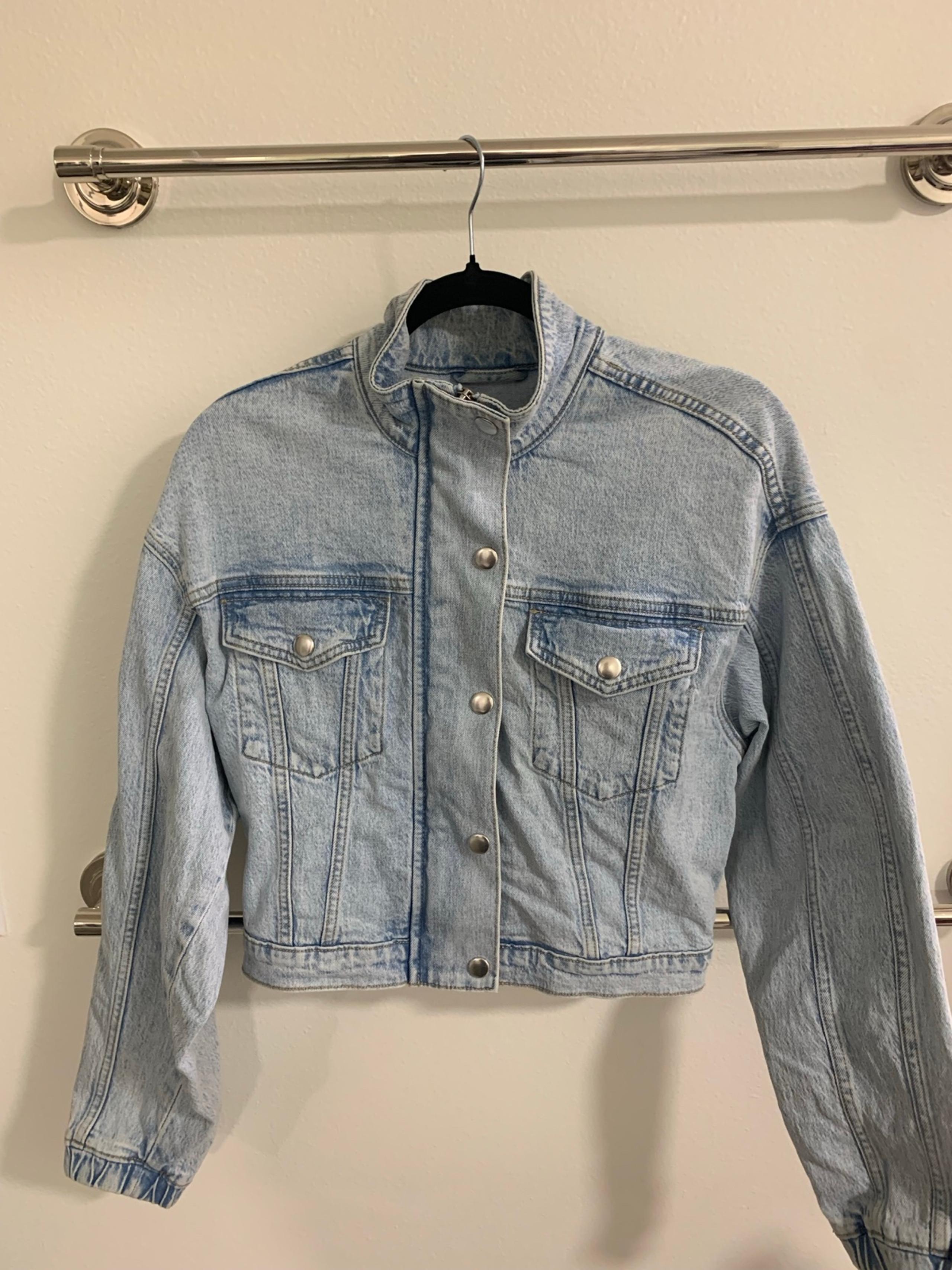 Abercrombie & Fitch Light Wash Fitted Denim Jacket size S
