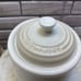 Le Creuset ❤️14 oz meringue Garlic Keeper Holder Jar Stoneware NWT