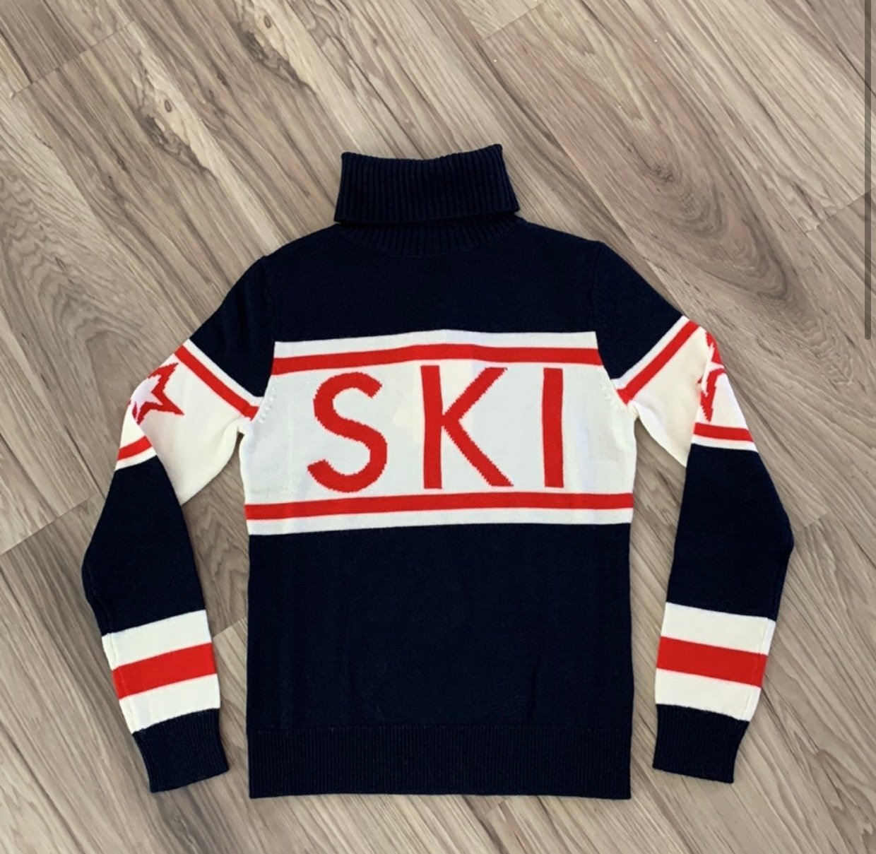 Perfect moment schild ski sweater in great condition
