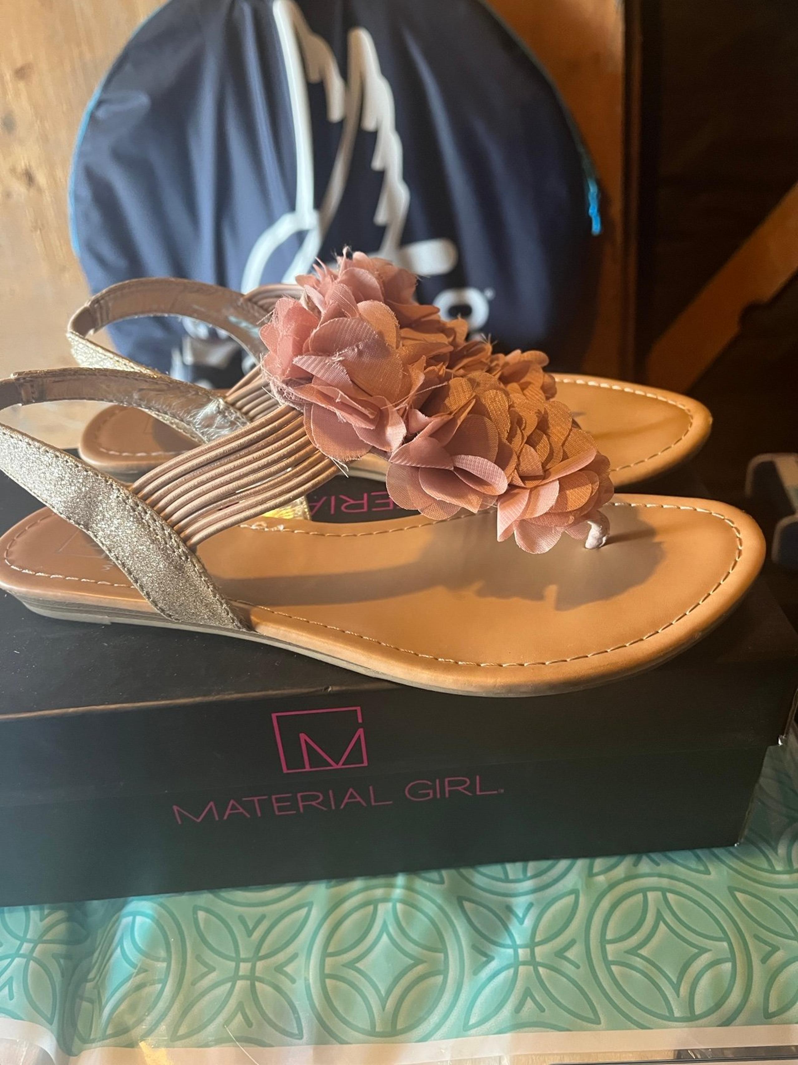 Material Girl flower sandals size 7.5 pink women’s