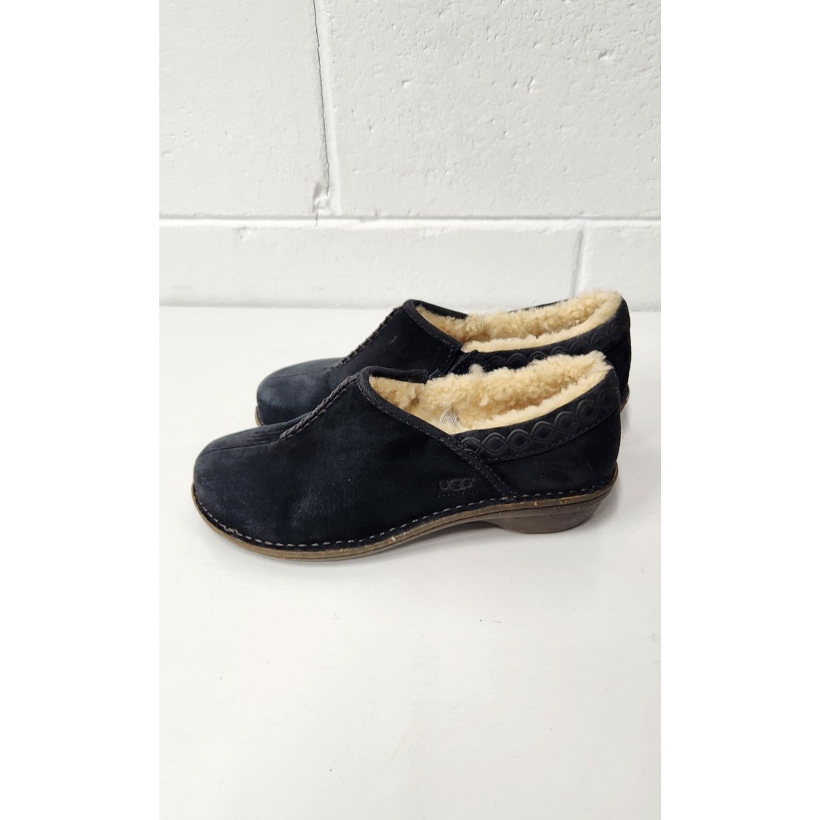 Ugg Women's Bettey Black Slip-On Suede Shoes, Size 7, Sheepskin Leather Lining