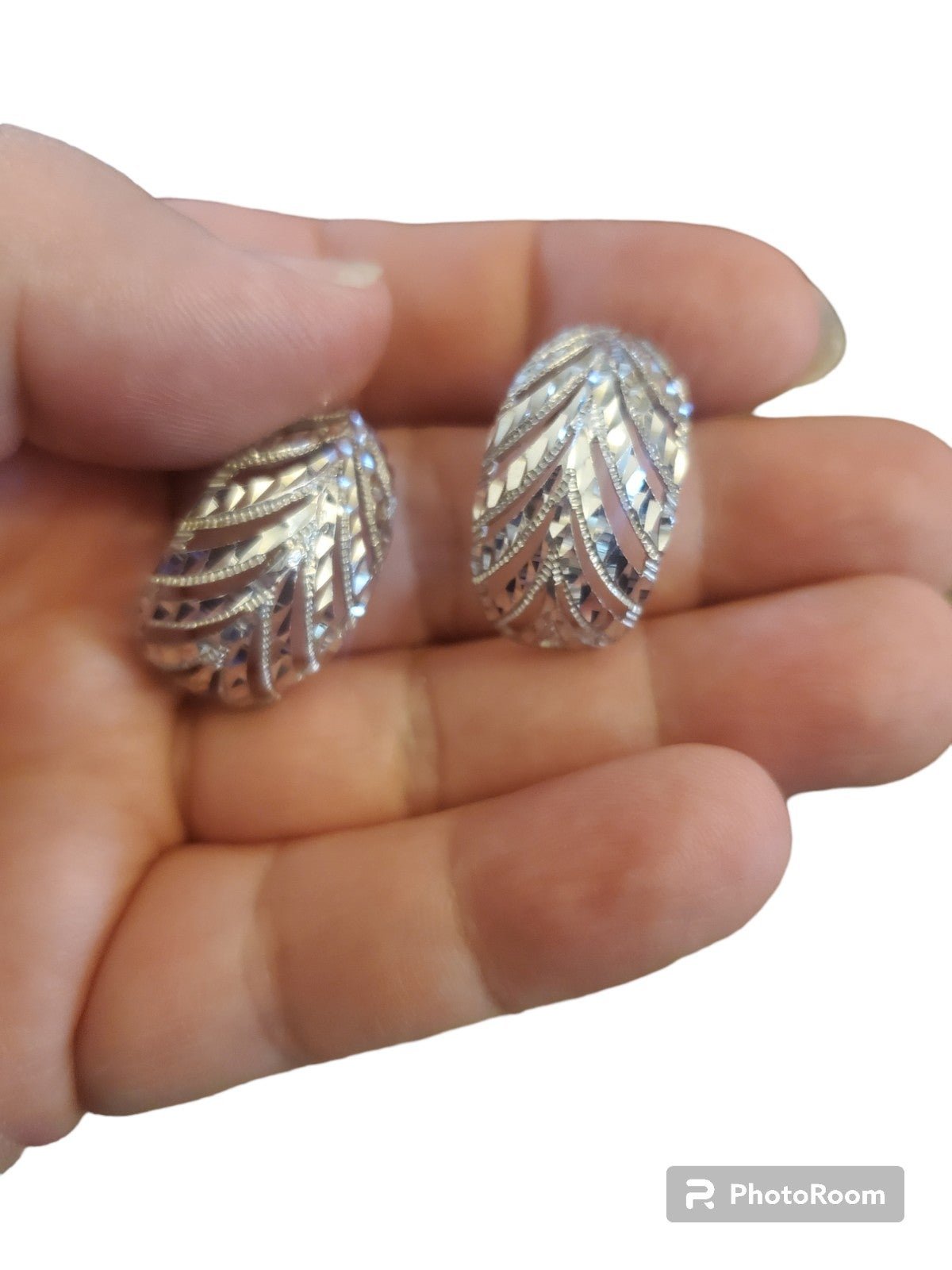 14k White Gold Curved Earrings