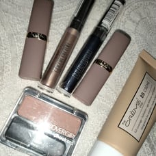 Makeup bundle