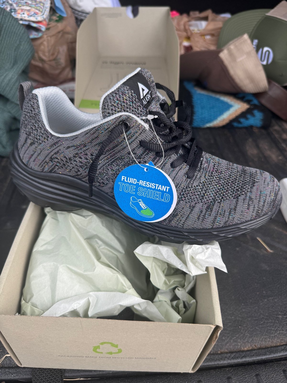 Align tennis shoes