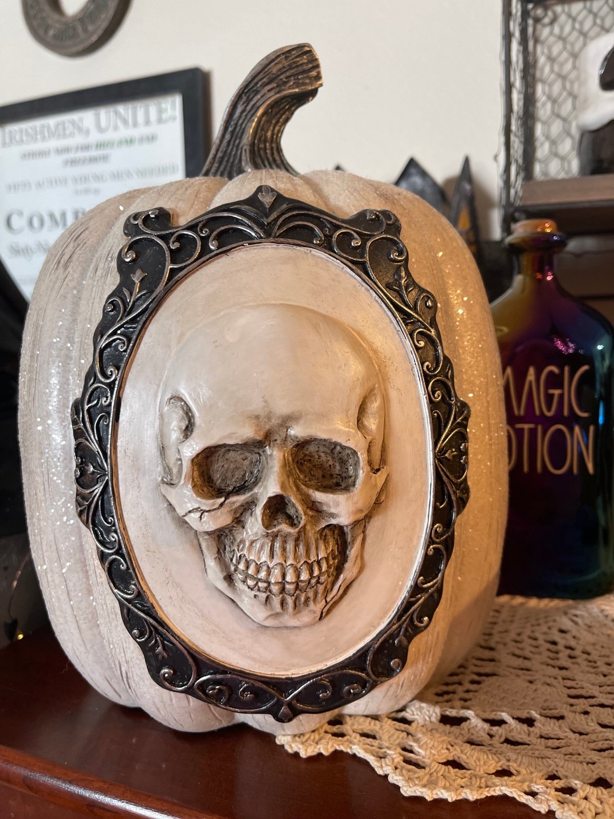 Skeleton Skull Framed White Glitter Halloween Pumpkin 11 NEW!