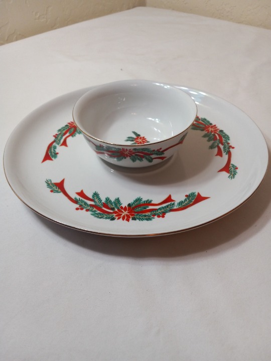 Tienshan Fine China Poinsetta & Ribbons Chip & Dip Bowl/Platter