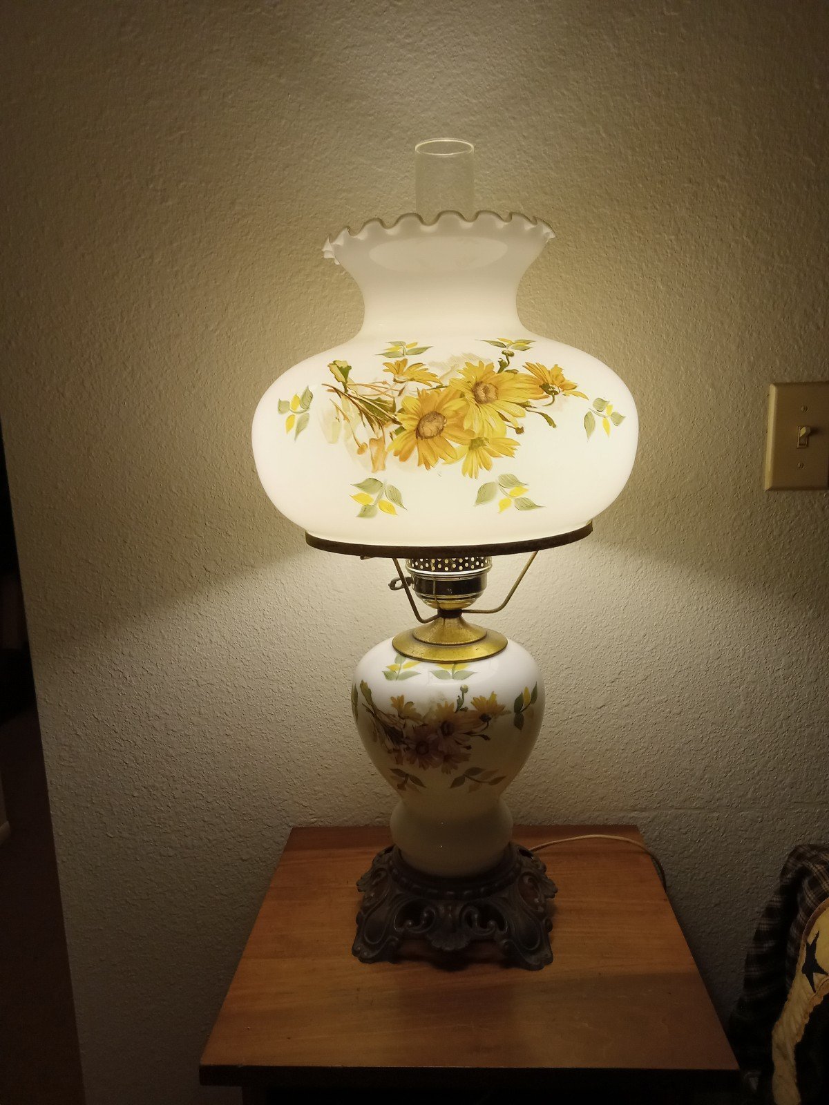 Vintage big hurricane lamp in almost perfect condition.