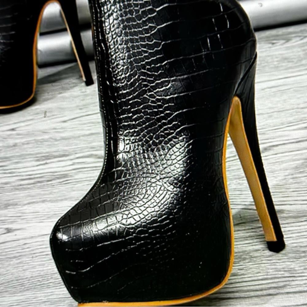 Crocodile pattern platform high heels ankle boots
