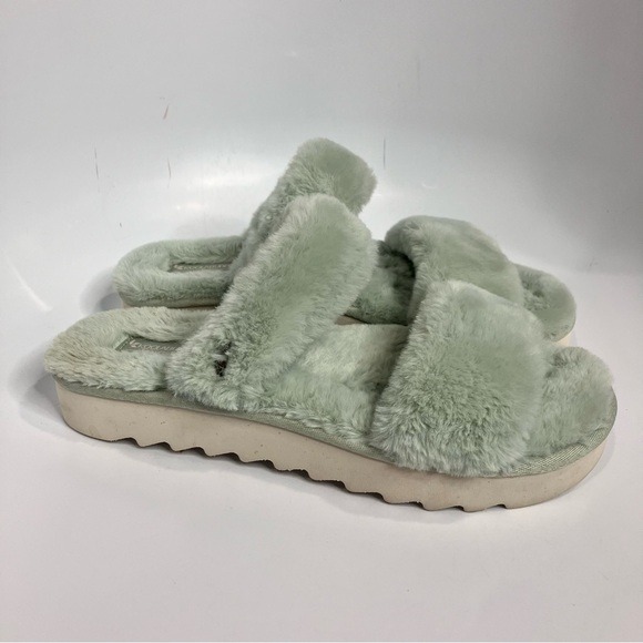 Koolaburra by UGG light green faux fur slides size 11