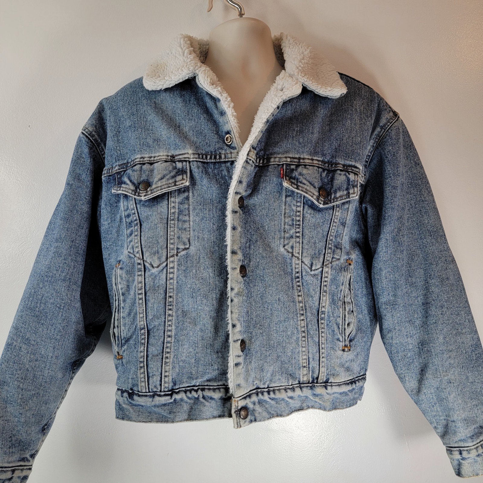 VINTAGE Levi's Sherpa Lined Men's Jean Jacket Size Medium