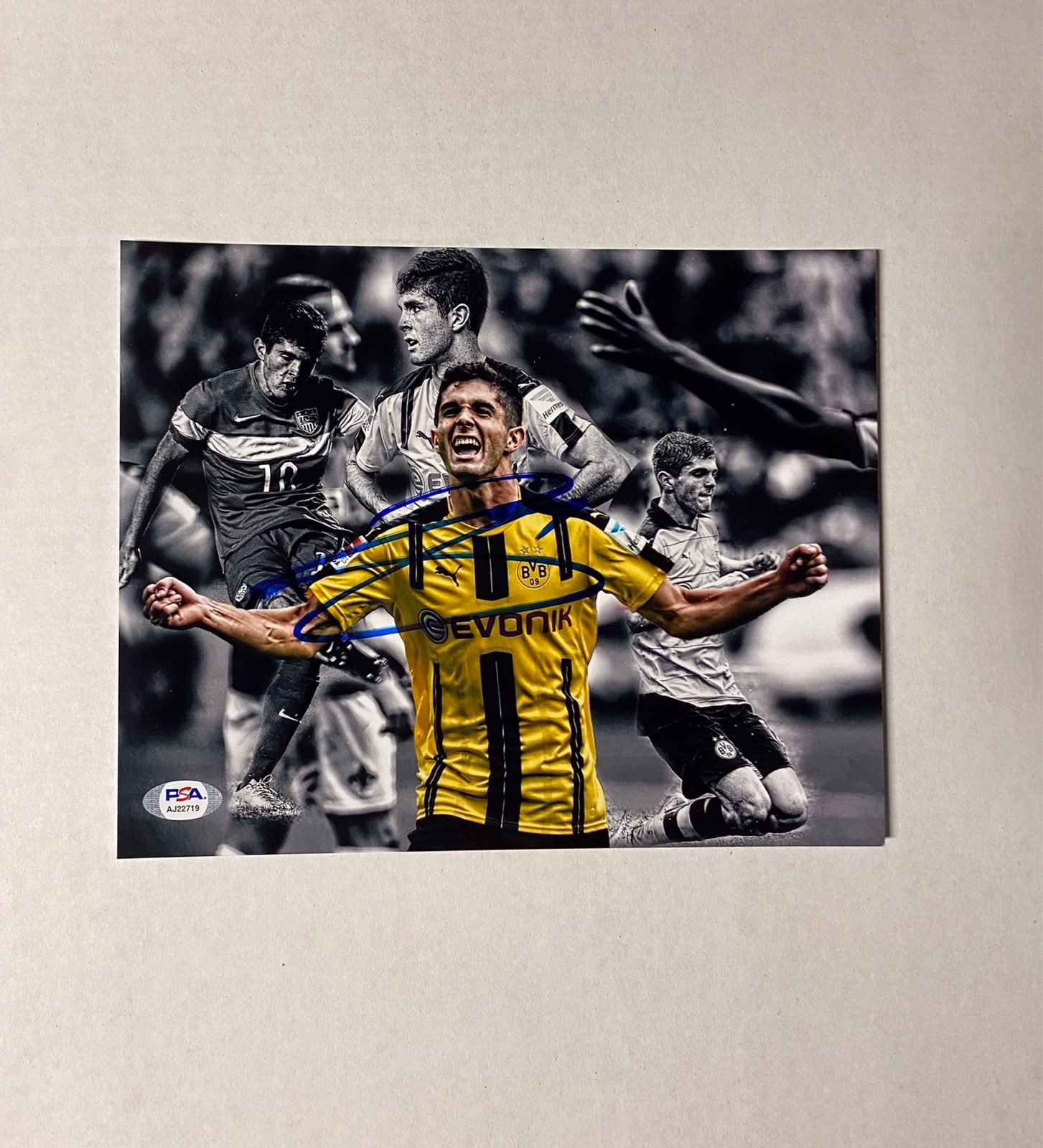 Christian Pulisic Signed Autograph 8x10 Photo Chelsea FC USA USMNST PSA SOCCER