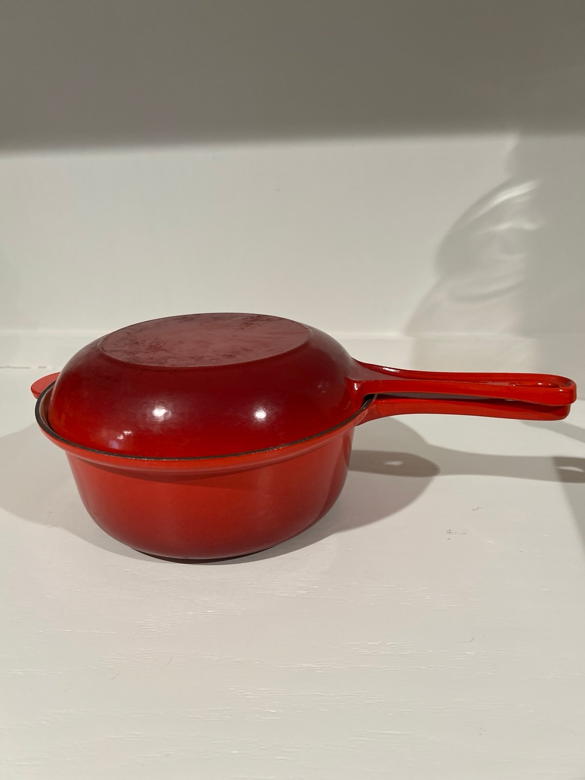 LE CREUSET CASSEROLE 2 IN 1 MULTI FUNCTION SIZE 22 CHERRY, 2.3 liters, vintage