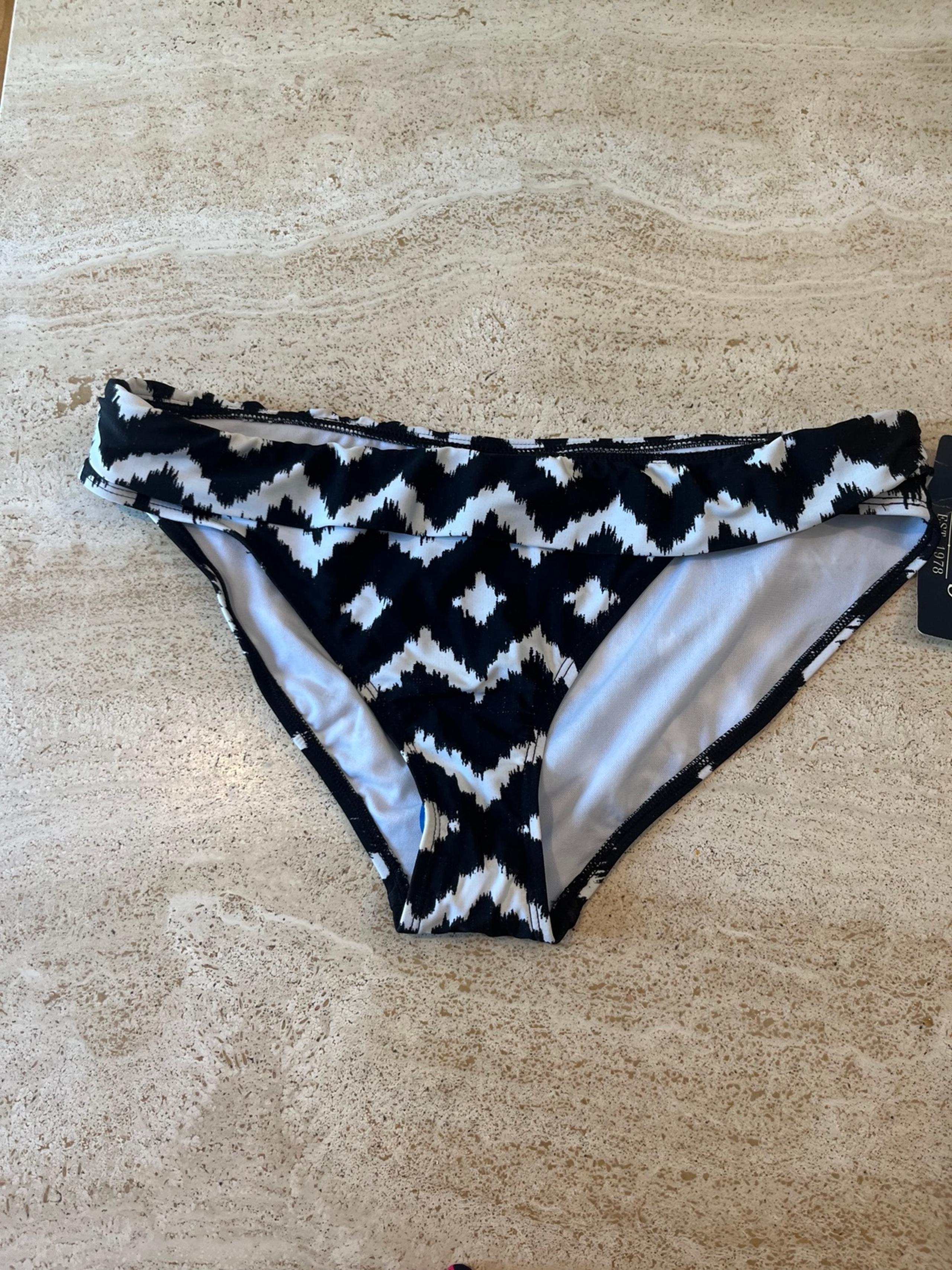 New with tag bikini, bottoms, white and black by chaps size 16