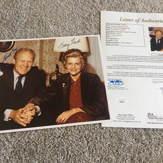 President Gerald Ford & Betty Ford Signed Photo JSA COA - NICE RARE AUTOGRAPHS !