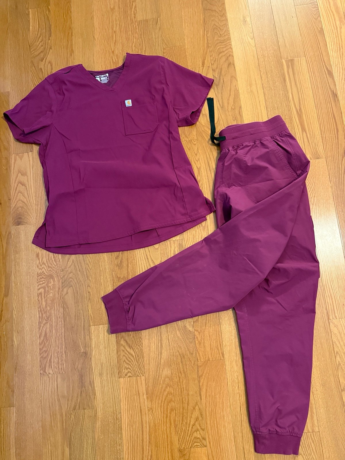 NWOT women’s Carhartt Scrubs Set Top & Pants size XL Wine color