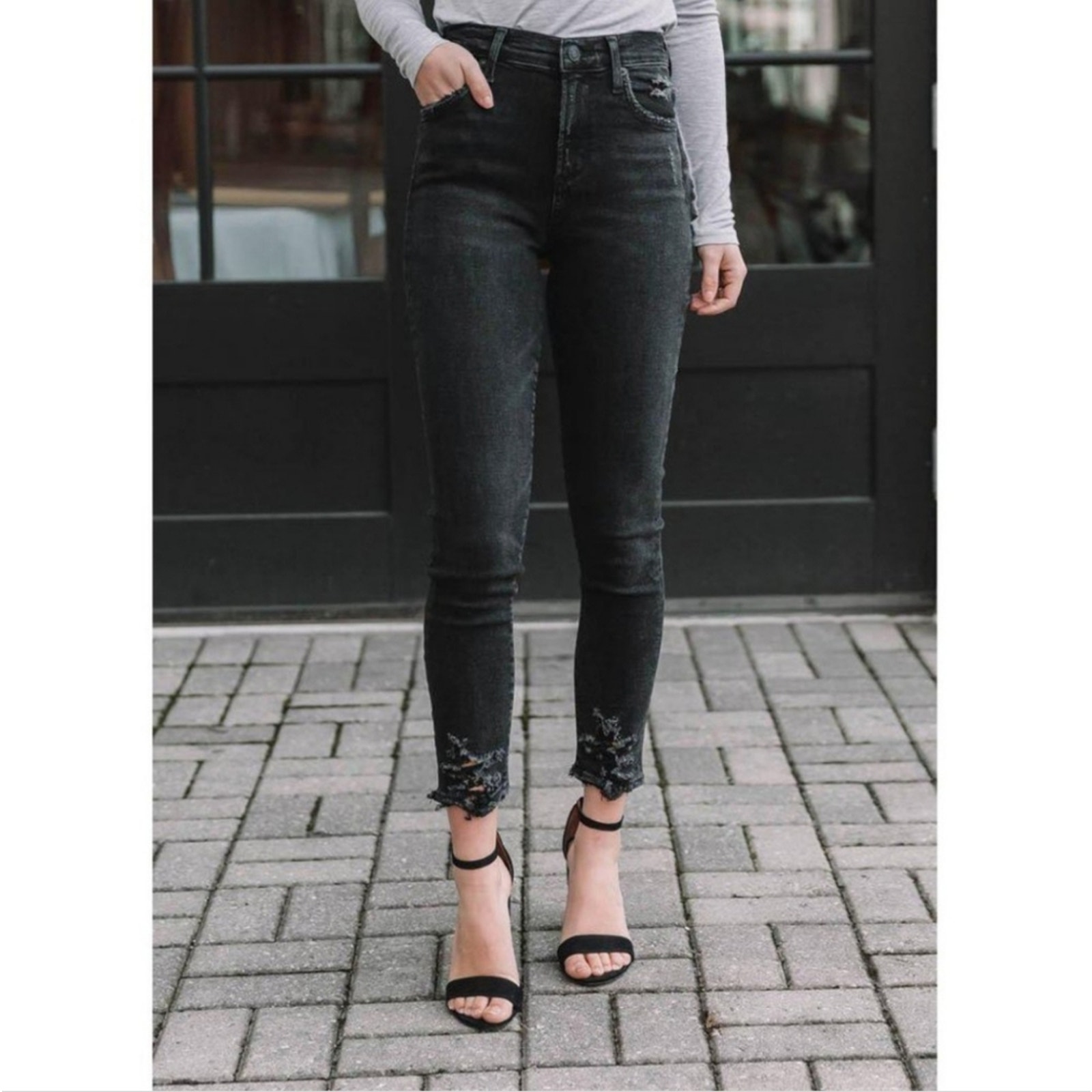 AGOLDE Sophie High Rise Skinny Crop Distressed Temple Size 26