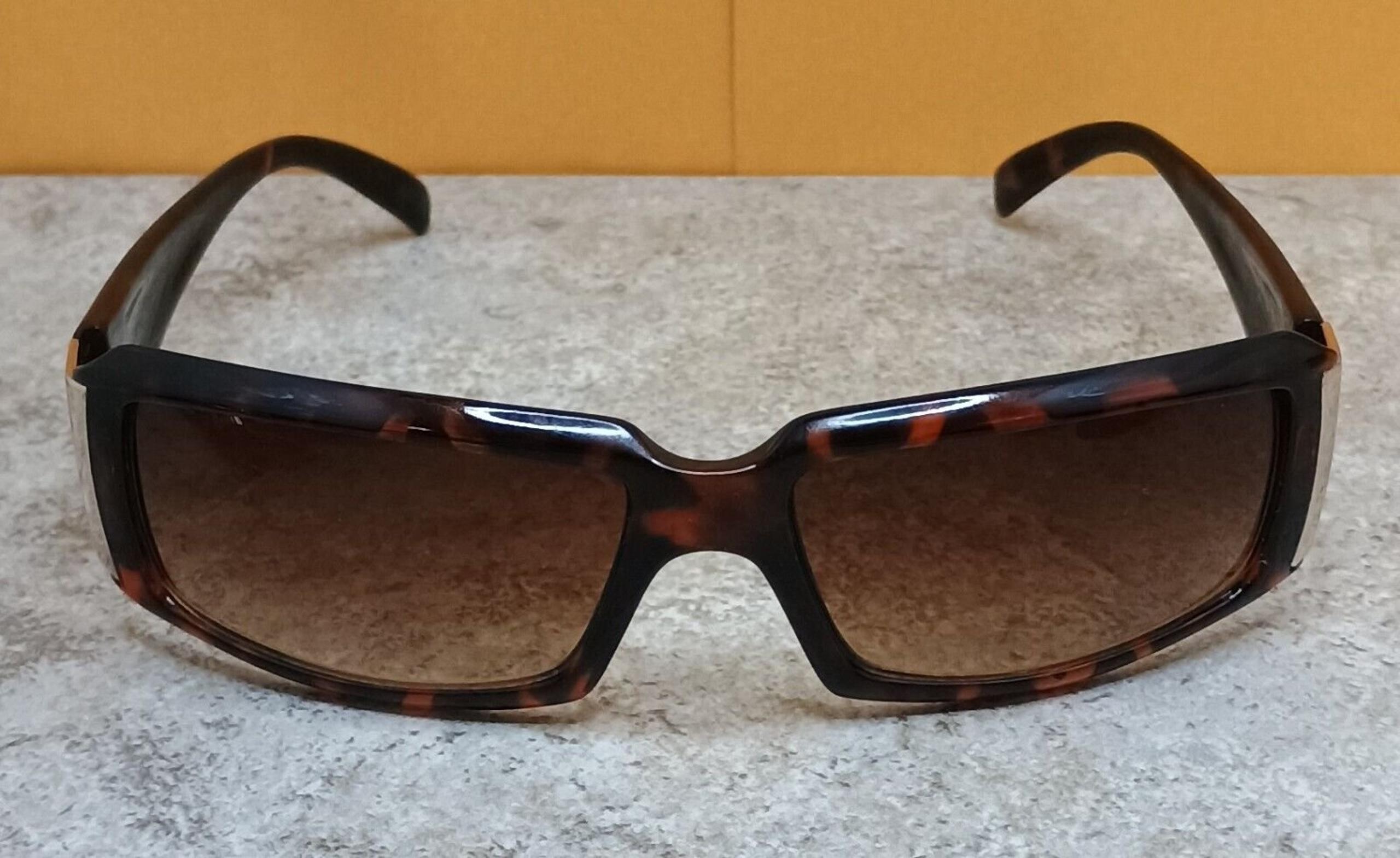 Kenneth Cole Reaction Sunglasses KC1059 Tortoise Frame Brown Fade Gradient Lens
