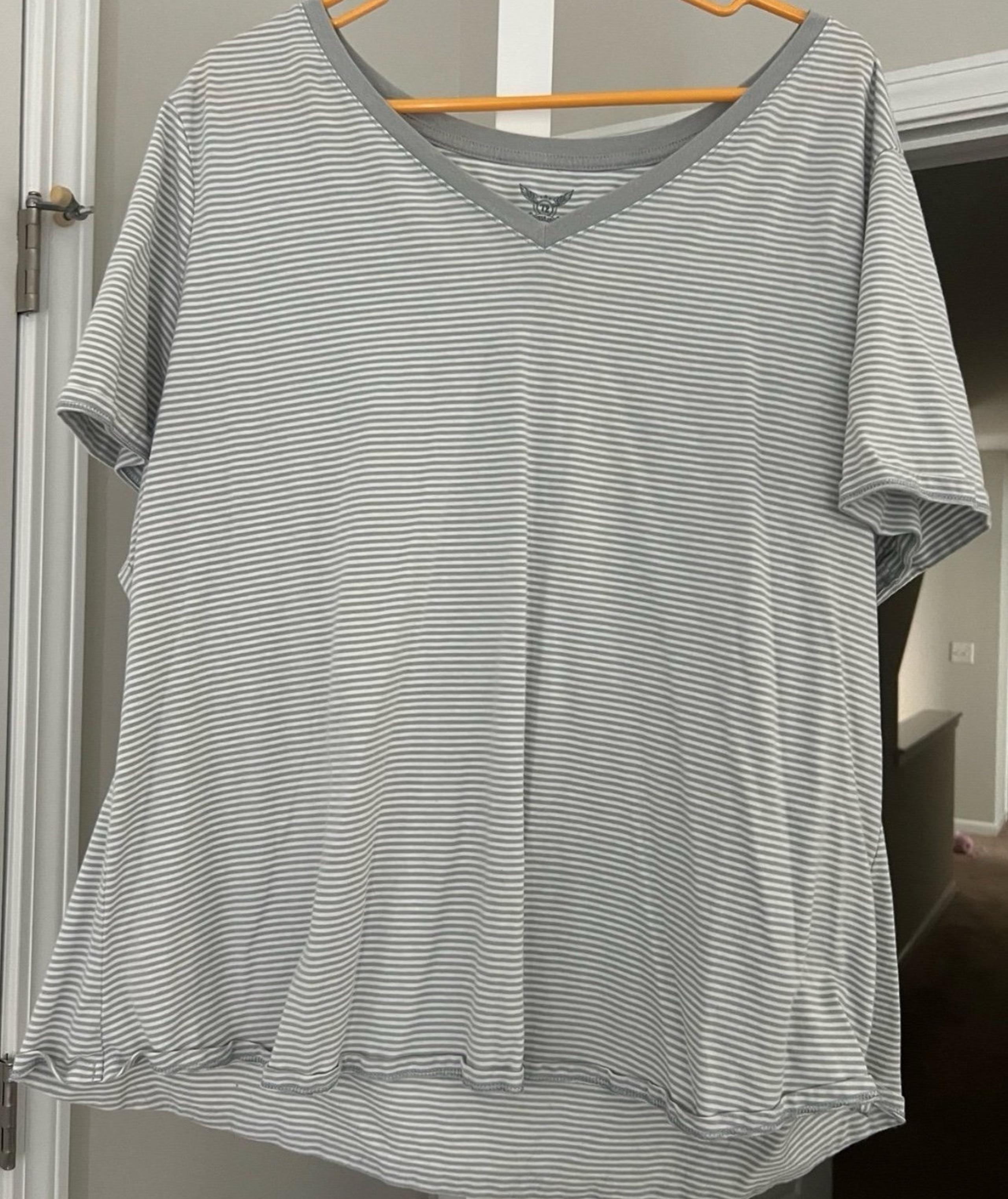 Ladies Faded Glory Top - Size 4XL (26-28)