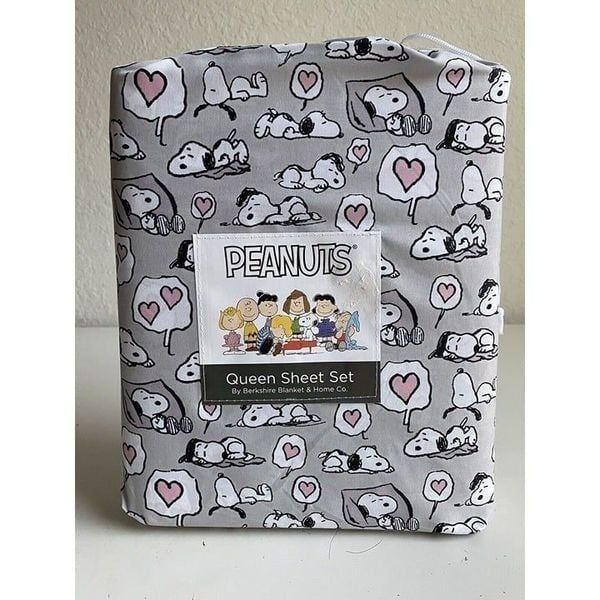 Peanuts Snoopy Grey Hearts Dreaming Valentine QUEEN SIZE Sheet Set NEW