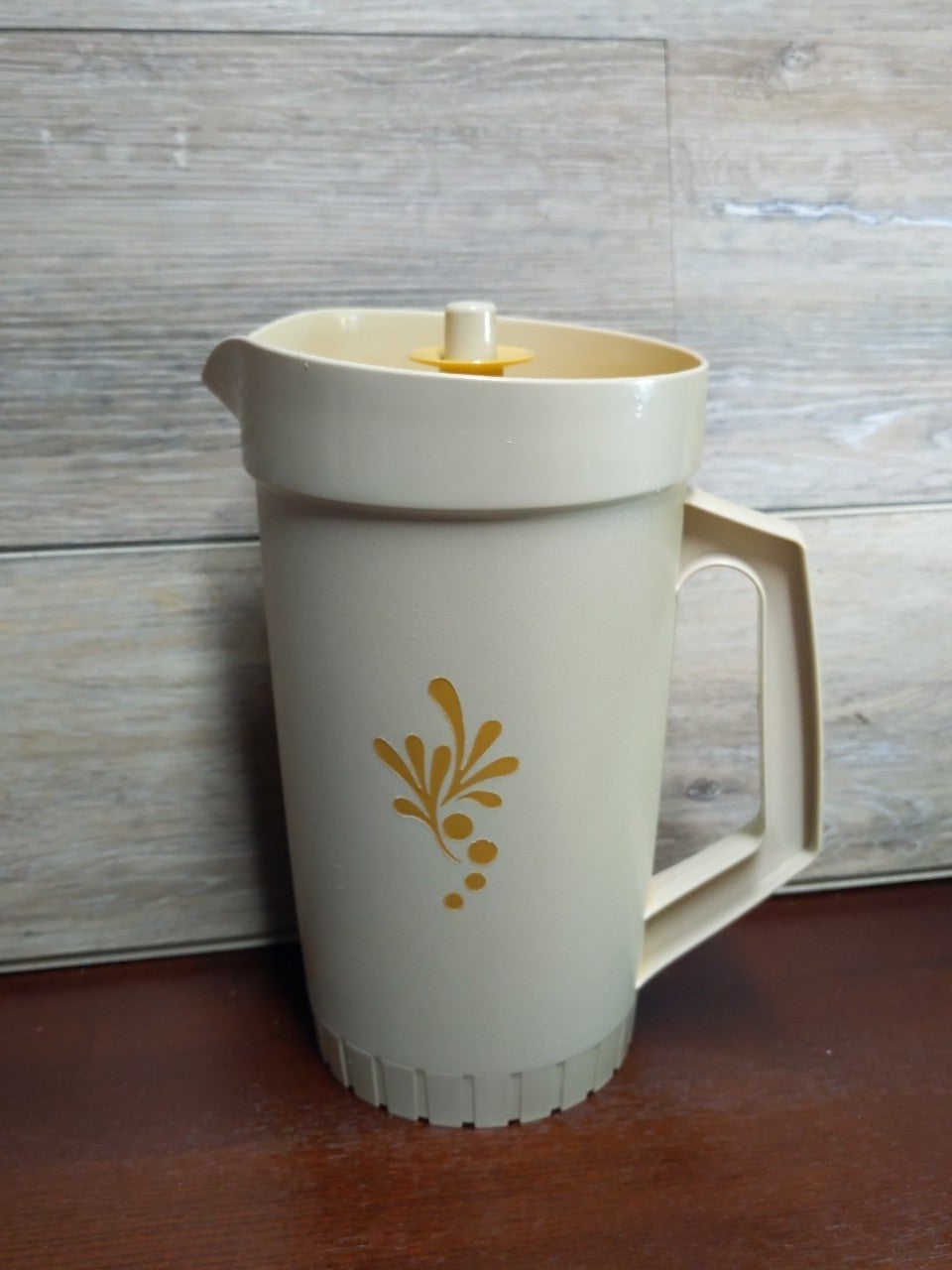 online-shop Tupperware Pitcher Almond Harvest Gold Vintage Push Button Seal Lid Vintage & collectibles online-shop Tupperware Pitcher Almond Harvest Gold Vintage Push Button Seal Lid Vintage & collectibles