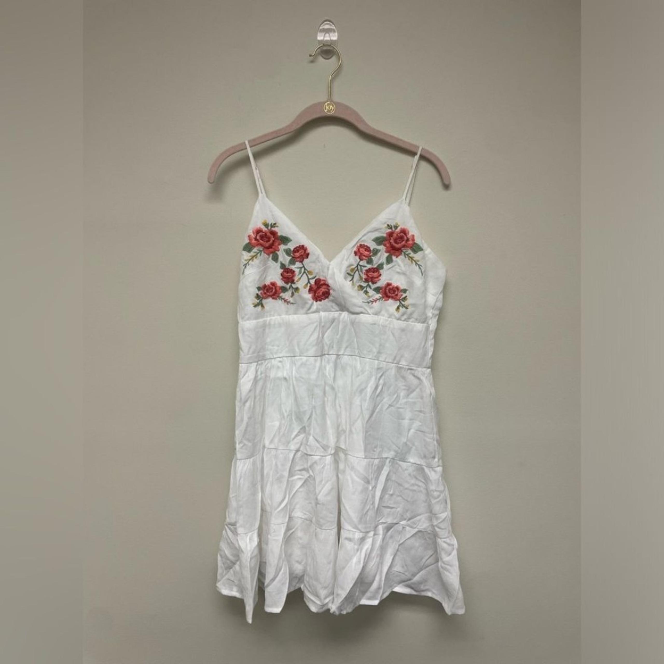 Trixxi White Bodice Embroidered Floral V Neck Cupcake Dress SZ L