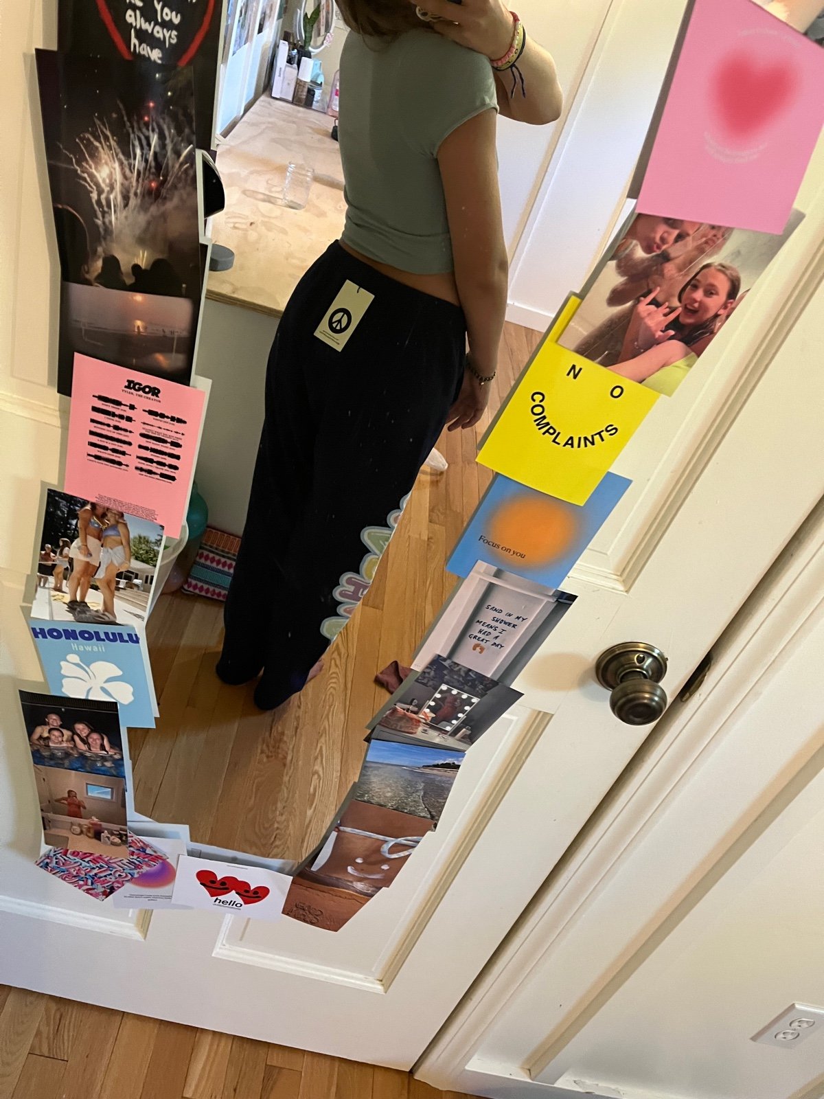 Brand new madhappy sweatpants still have tag on them I’m an xs/s and they fine