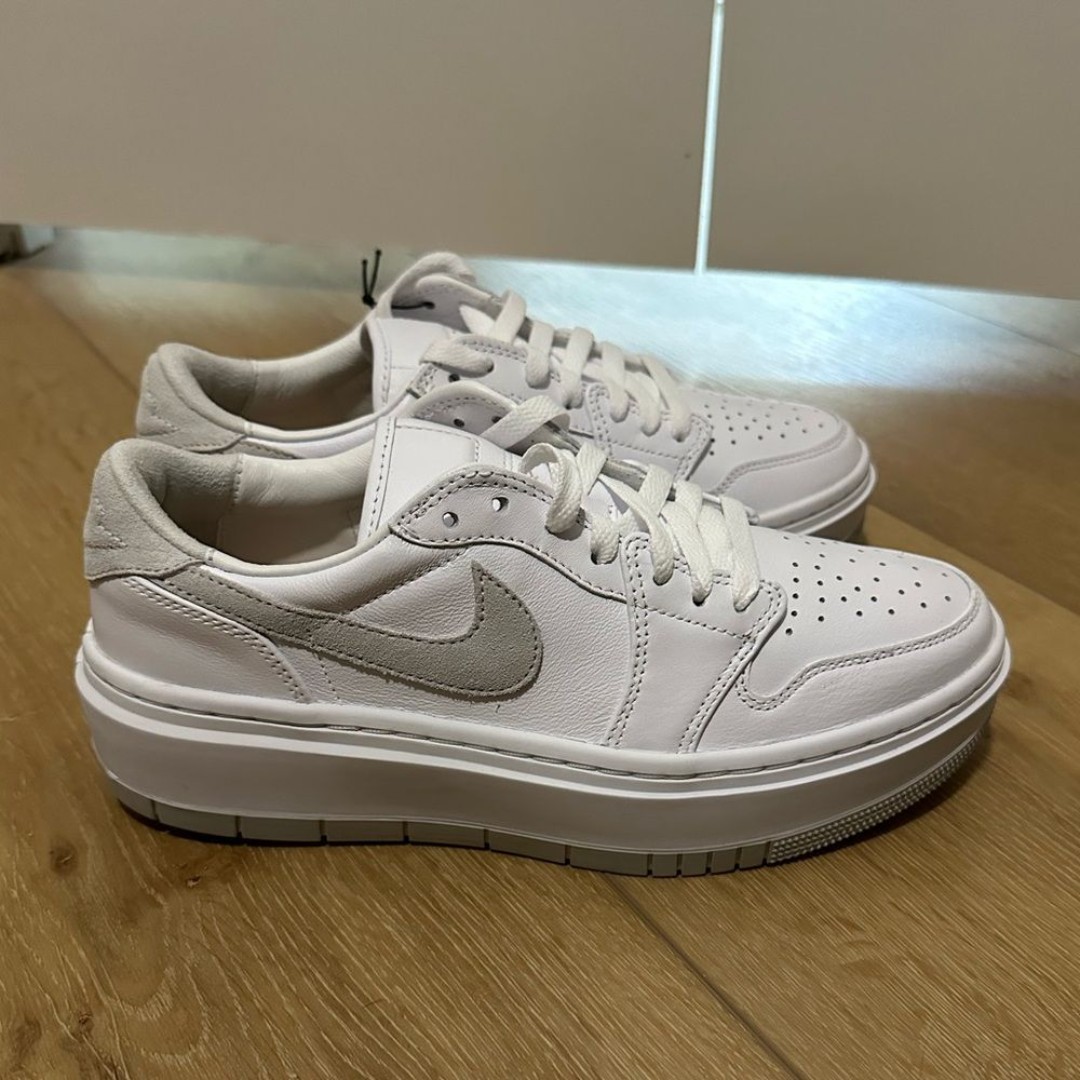【大人気】★ナイキ★AIR JORDAN 1 ELEVATE LOW ホワイト !! Air Jordan 1 Elevate Low White Grey Suede Sneakers for Women