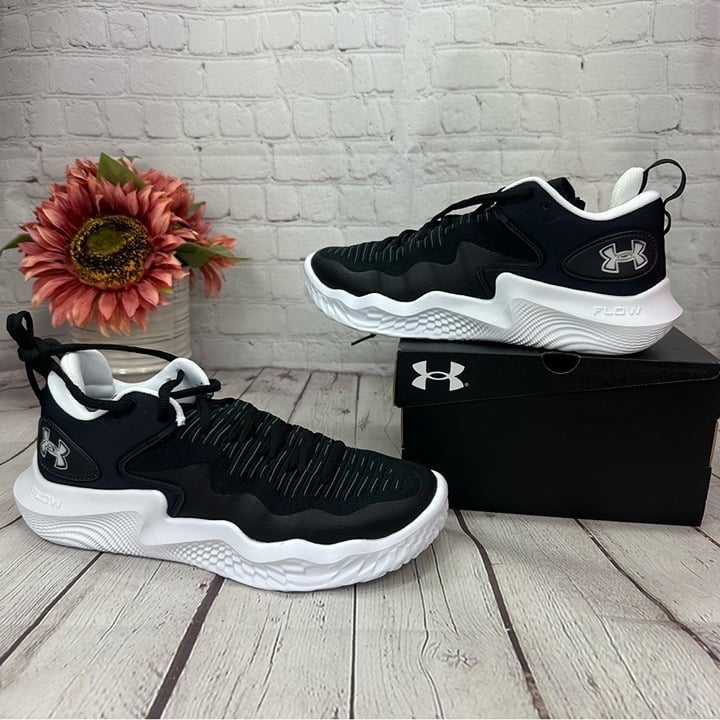 NIB UA W flow ace low top sneaker volleyball court black white womens sz 14