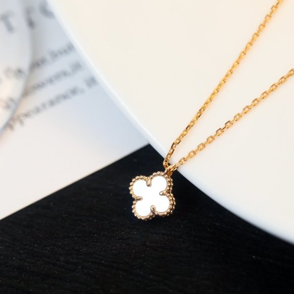 clover necklace
