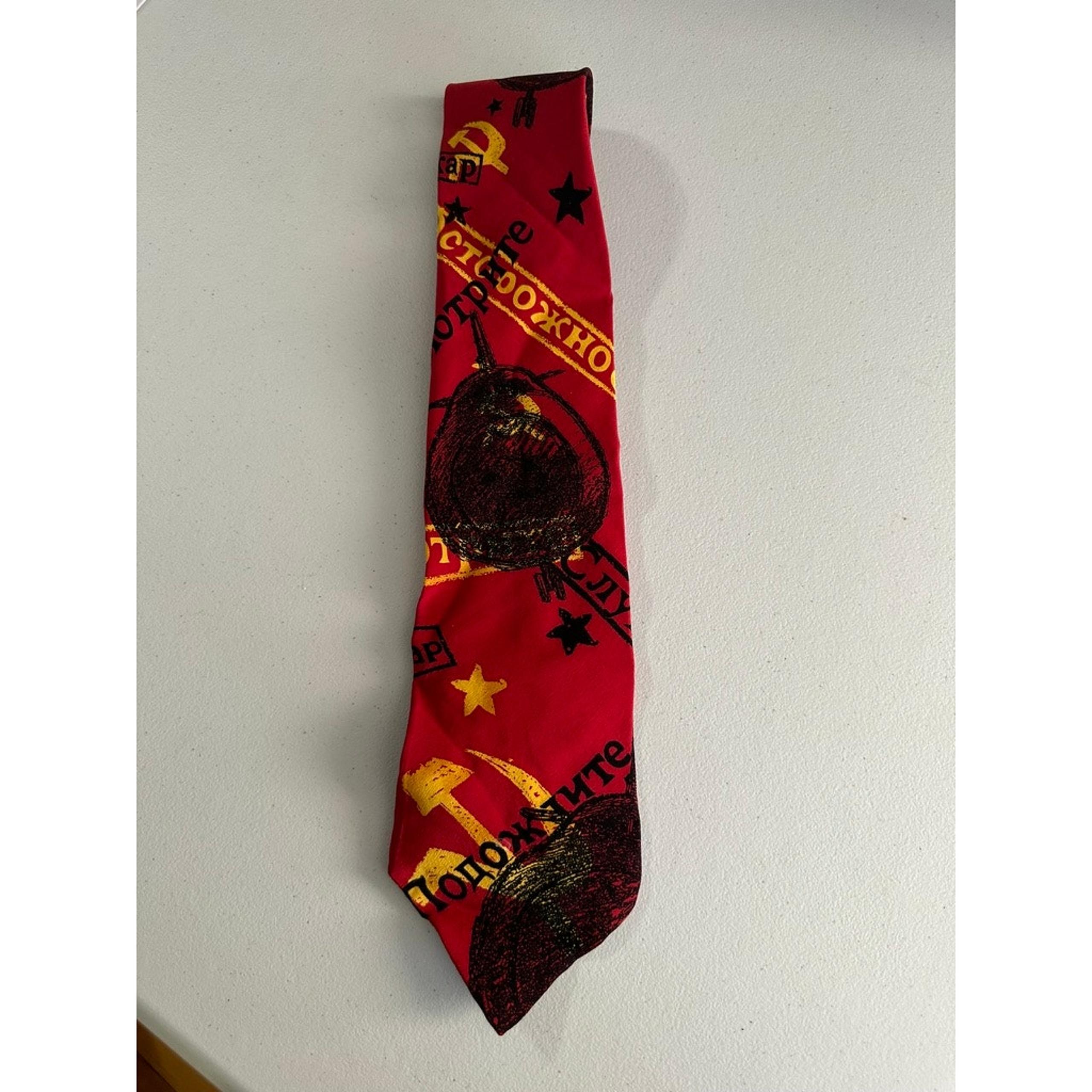The Beatles Men's Red Back in The USSR Tie