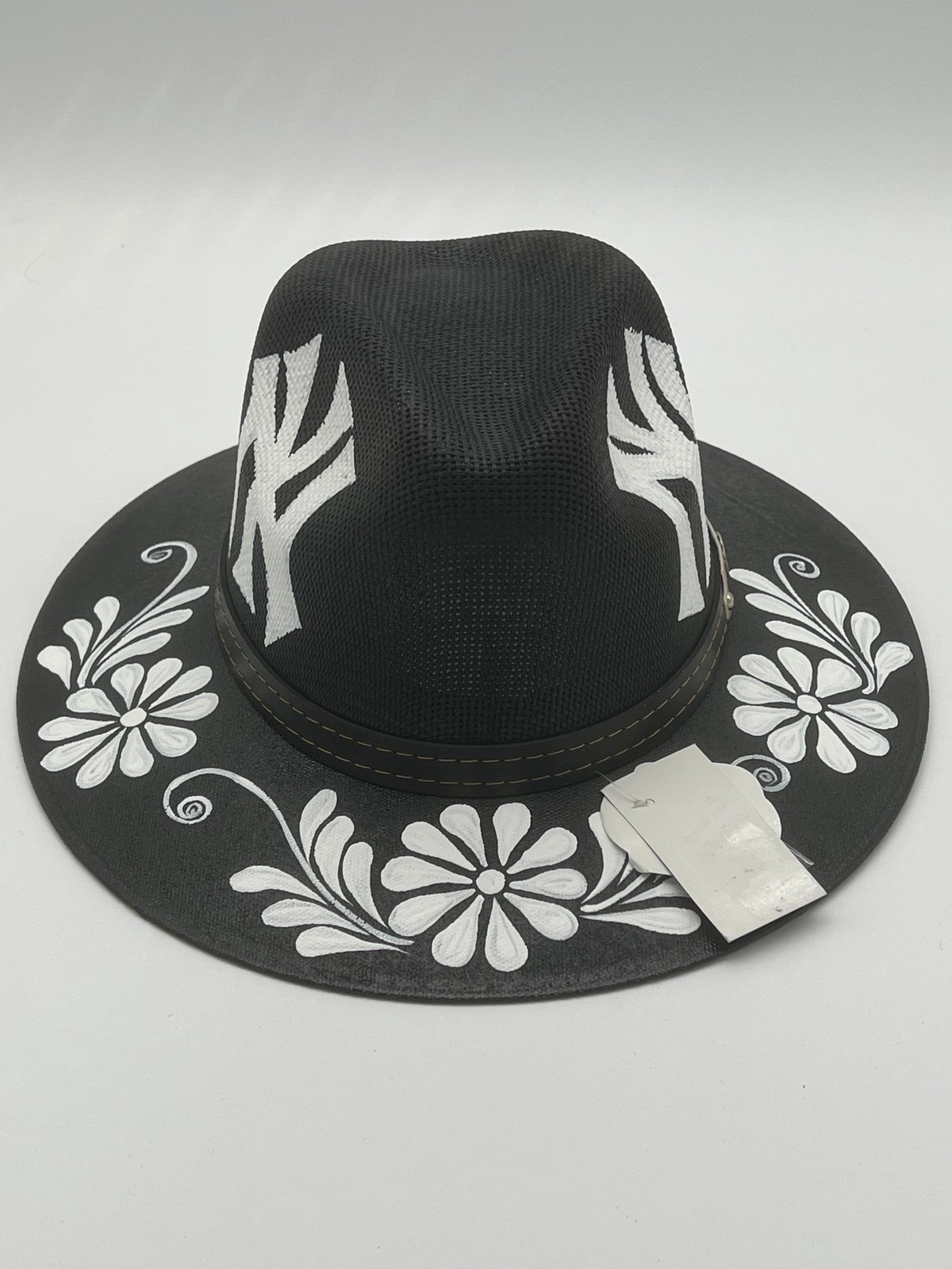 New York Yankees Medium Hat - NEW