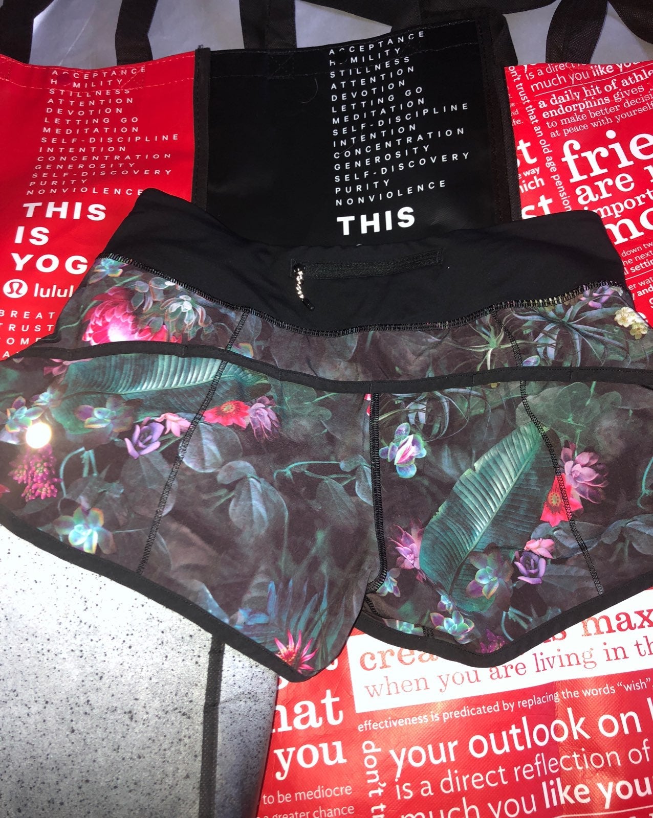 LULULEMON Curious Jungle Speed Short S