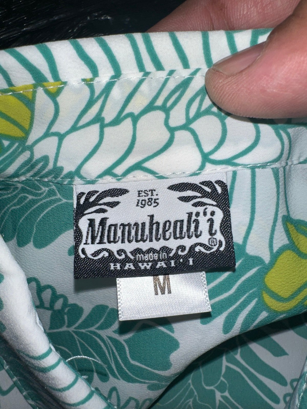 NWOT Manuhealii Green/White Hawaiian Print Full Button Men's Medium - detail
