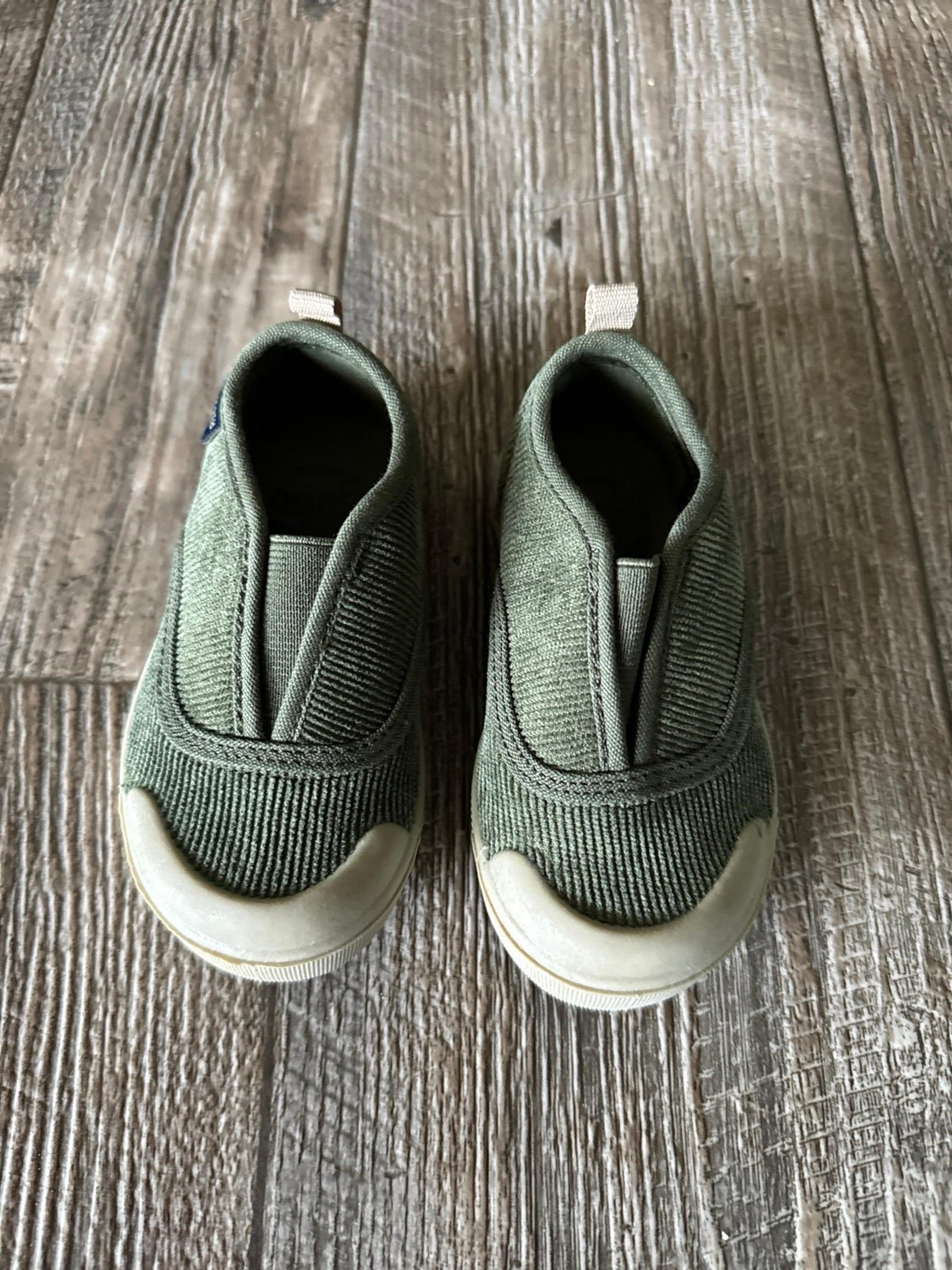 OSHKOSH B'gosh Boy Shoes Size 5M