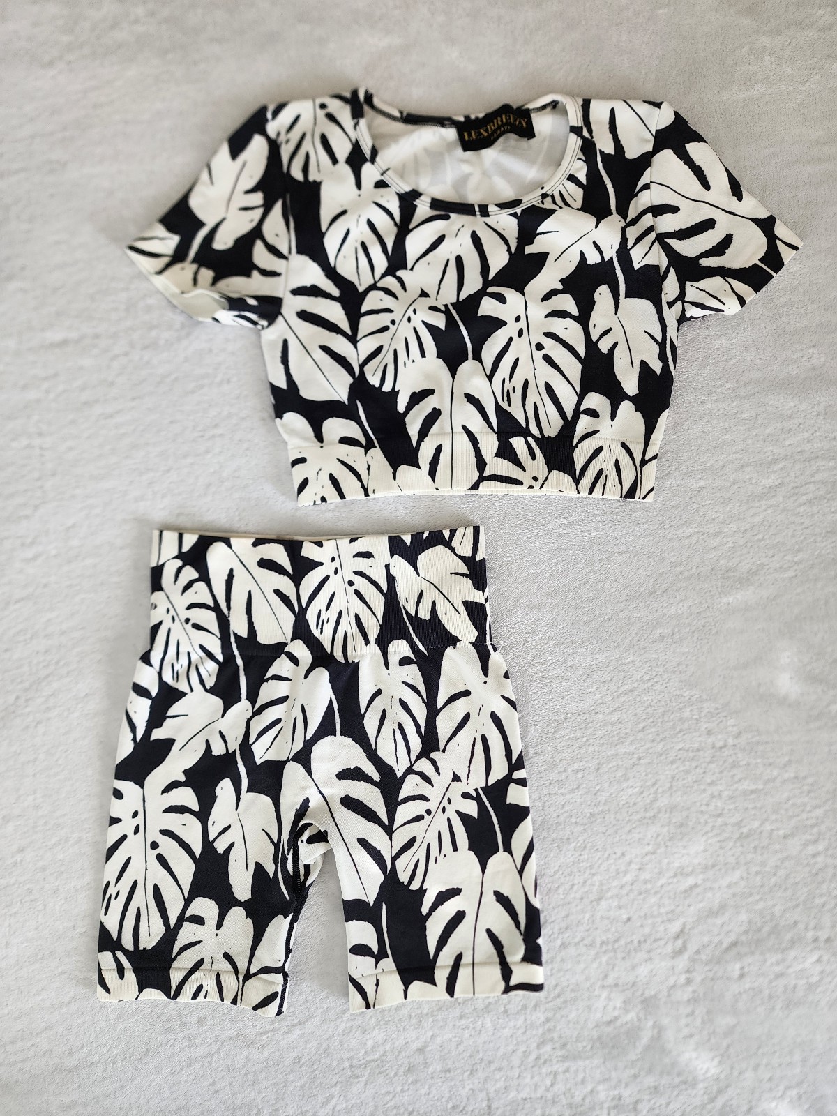 Lexbreezy Monstera Black White 2 piece Activewear Shorts Top Womens Size Small