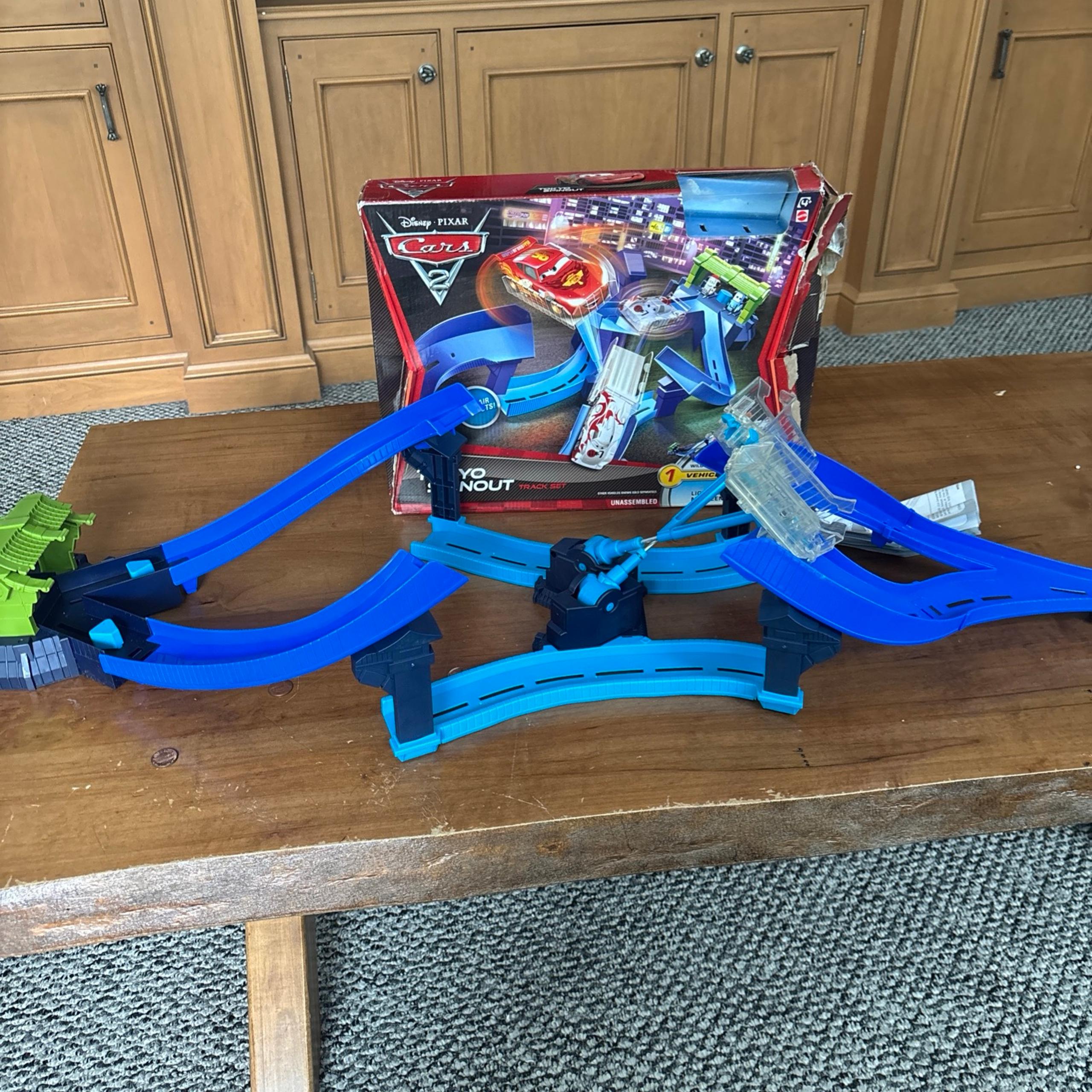 Disney Pixar Cars 2 Tokyo Spin Out Track Set