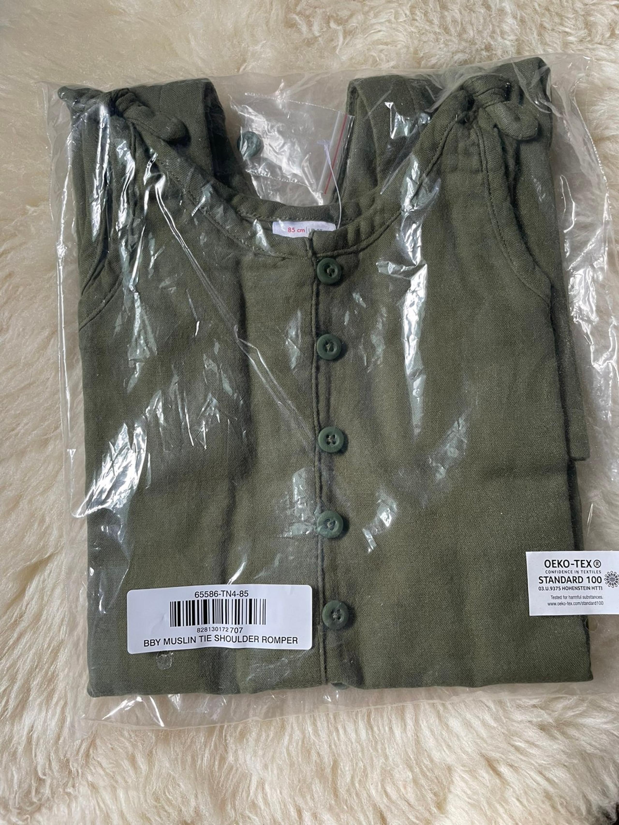 Hanna Andersson tie shoulder muslin romper size 85cm (2T)