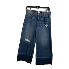 Sneak peek midrise wide leg fray jeans. Size Small. Style#SP-P9332M. Patchwork
