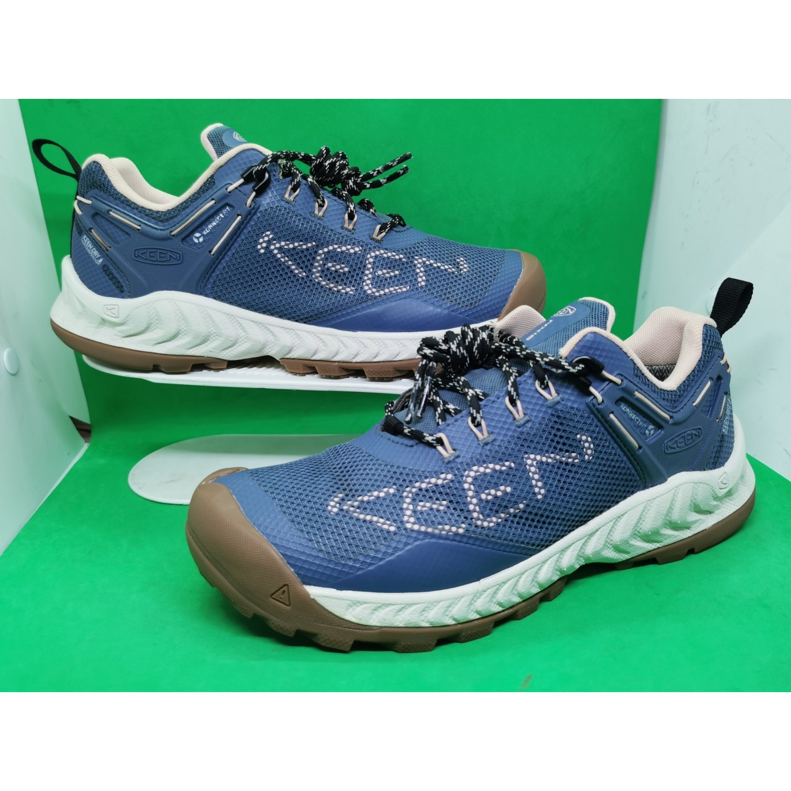 Keen Nxis Evo Vintage Indigo/Peachy Hiking Sneakers 1026684 Shoes Women Size 8.5