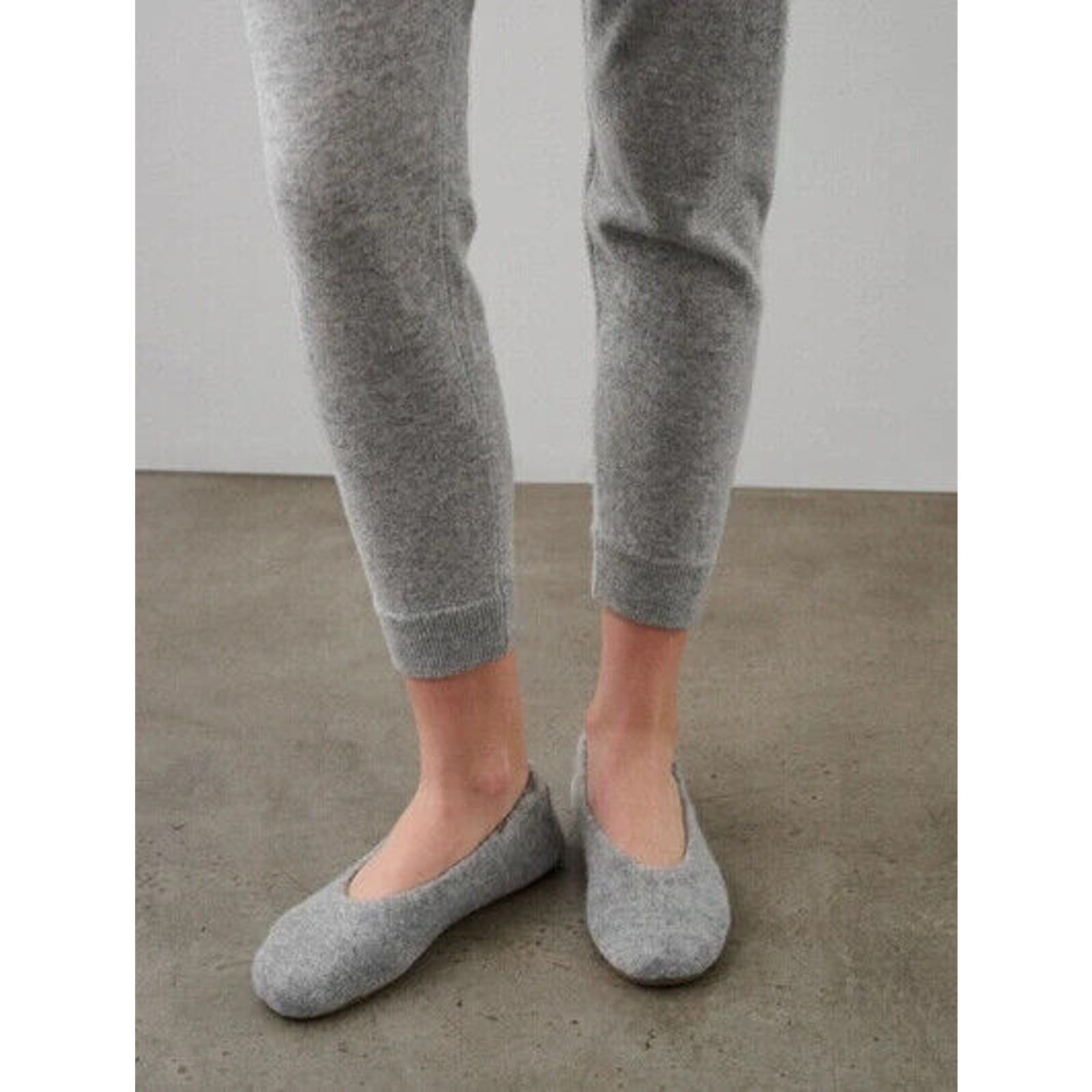 New White + Warren Cashmere Ballet Slippers Size 5-6 Grey