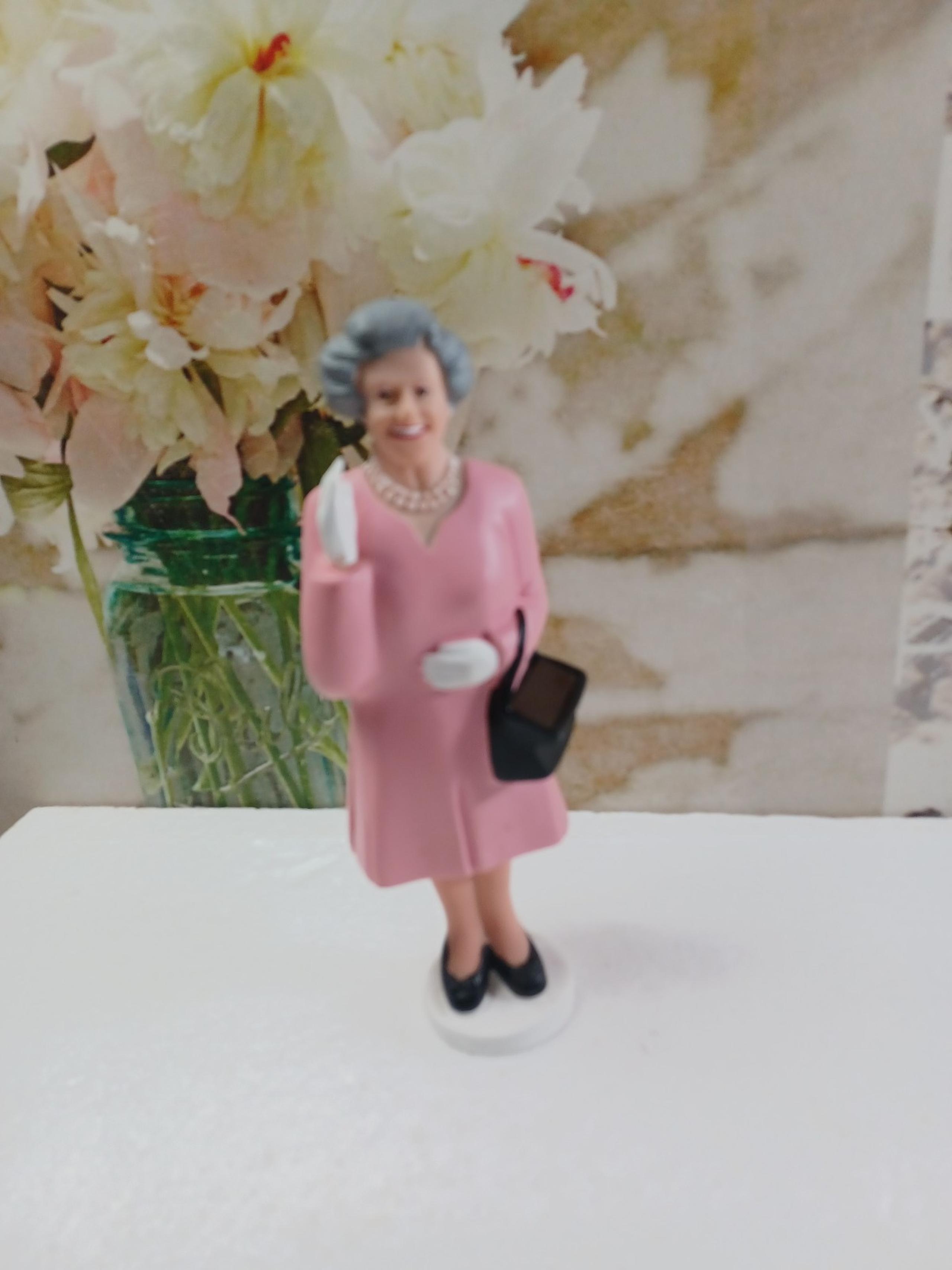 Kikkerland Solar Queen Elizabeth Pink Dress Waving Figurine 7" pre-owned.   Sola